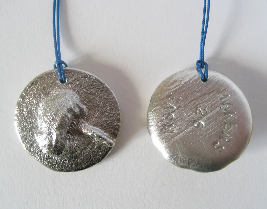  The imprints of Anne´s Hollyhock seed is cast in Sn 99.9. 