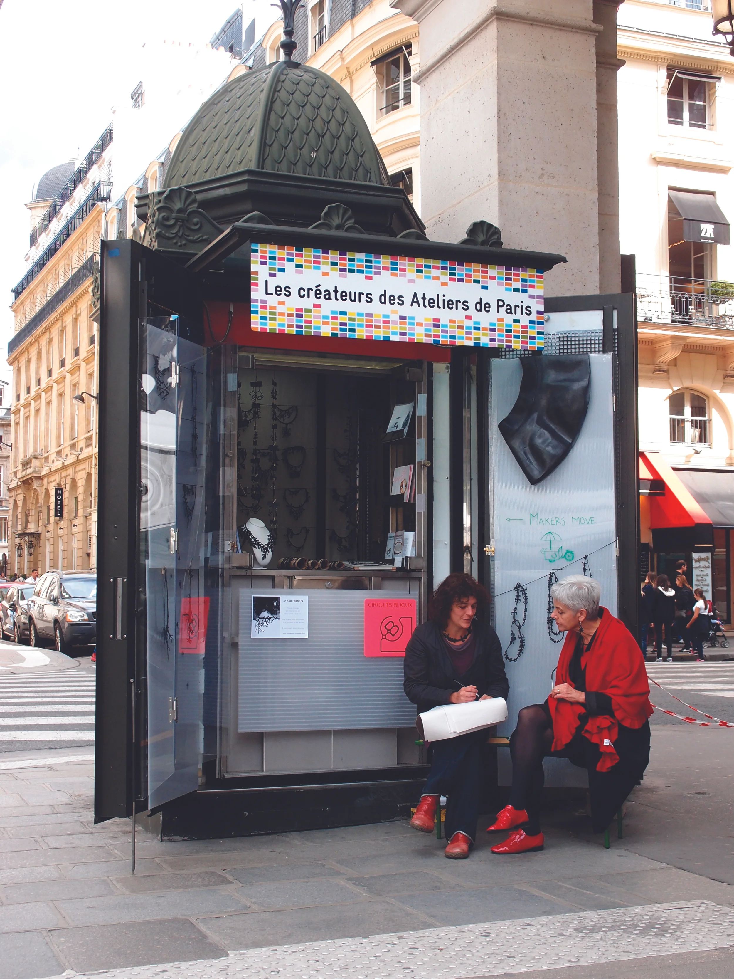 Amandine Meunier and Karin Espinosa in front of the Kiosk at Place Palais Royale.  During our stay in Paris we joined forces with our friend, colleague and fellow traveller, Amandine Meunier. Atelier d’art de France provided a kiosque for Amandine –