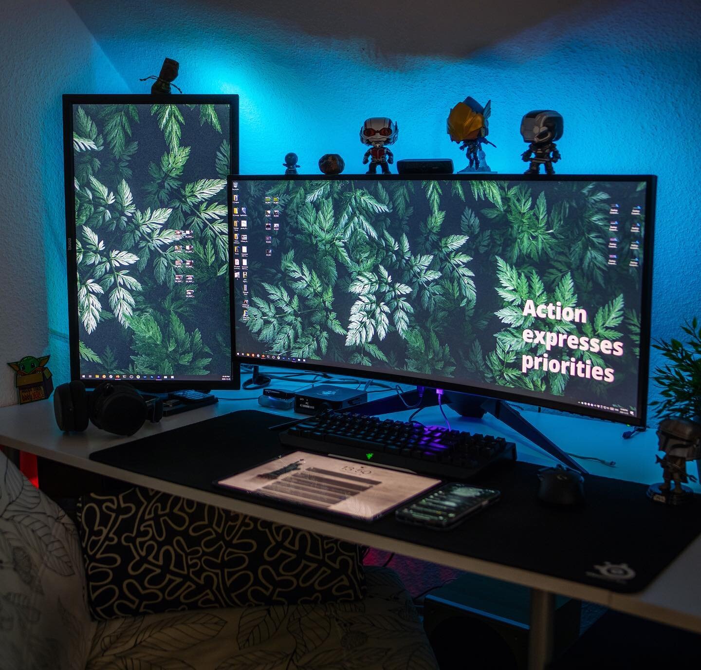 This was my desk a while ago. I really need to clean it up again. Cuz right now it&rsquo;s a messy little bugger. Now where to find some motivation for this? 
#desksetup #deskinspiration #alienware #razergaming #logitech #steelseries #funkopop