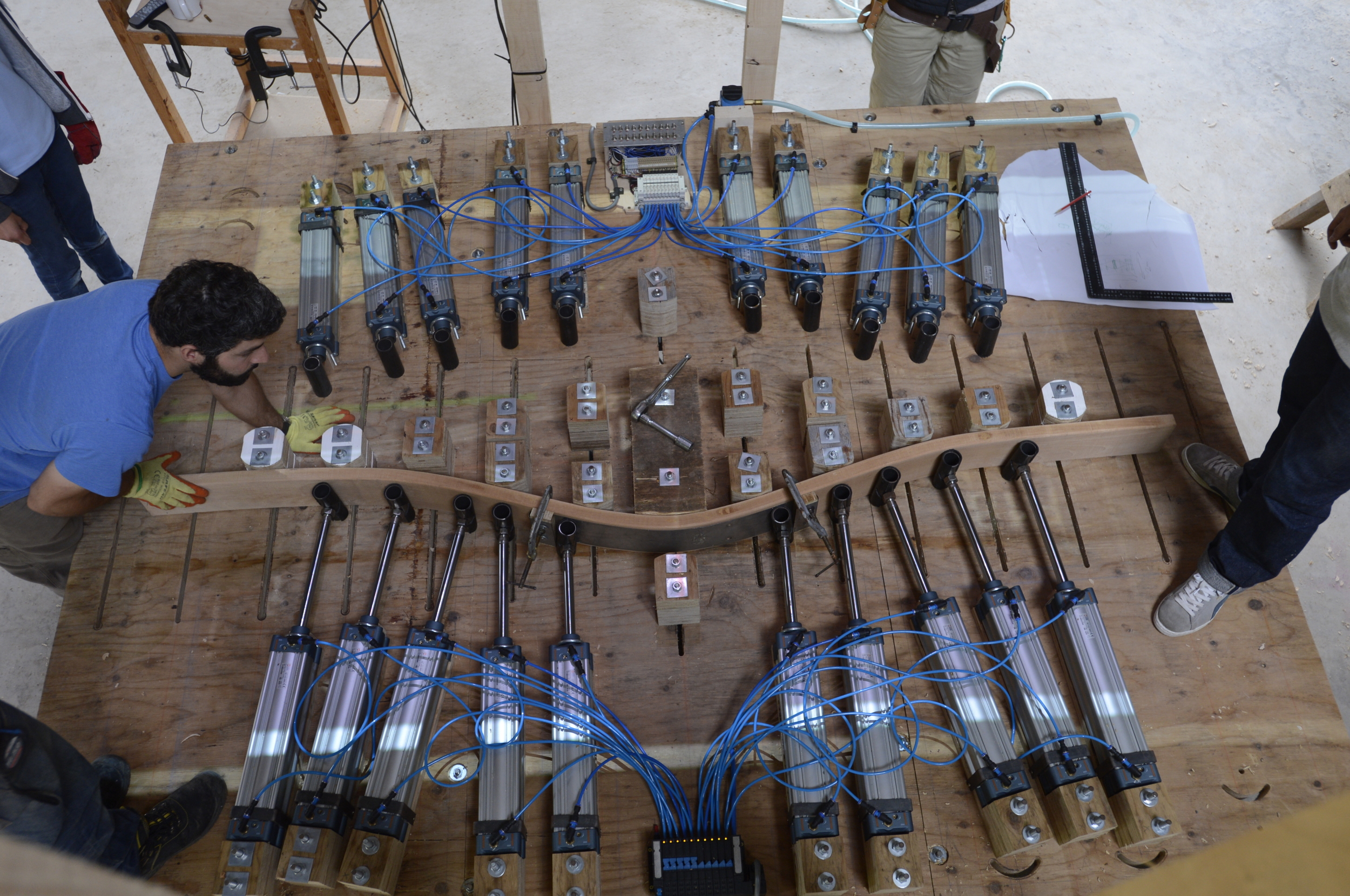 Hooke_Park_Design_&_Make_Timber_Seasoning_Shelter_bending_wood_on_the_jig_VB_2013_07_29_0020.JPG