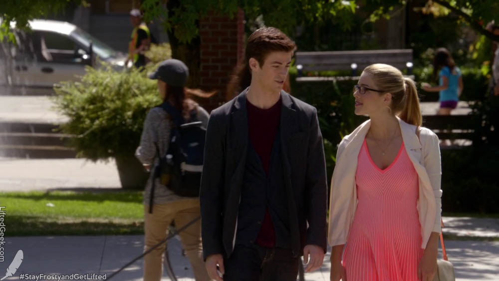 Felicity (Arrow) makes her Flash debut