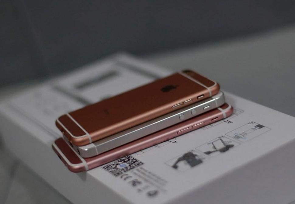 the smaller iPhone piled on top of an iPhone 5 and 6 photo credit: Beeep