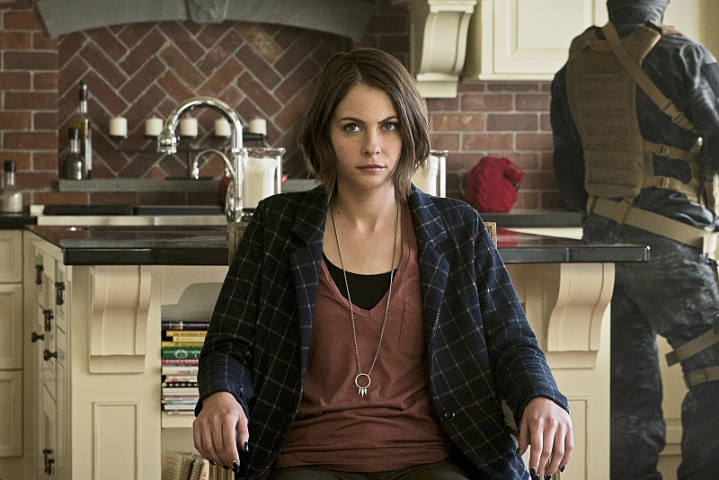 a trapped Thea Queen