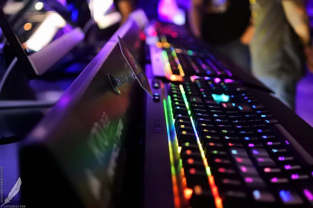 freaking love Corsair's sexy ass RGB keyboards!