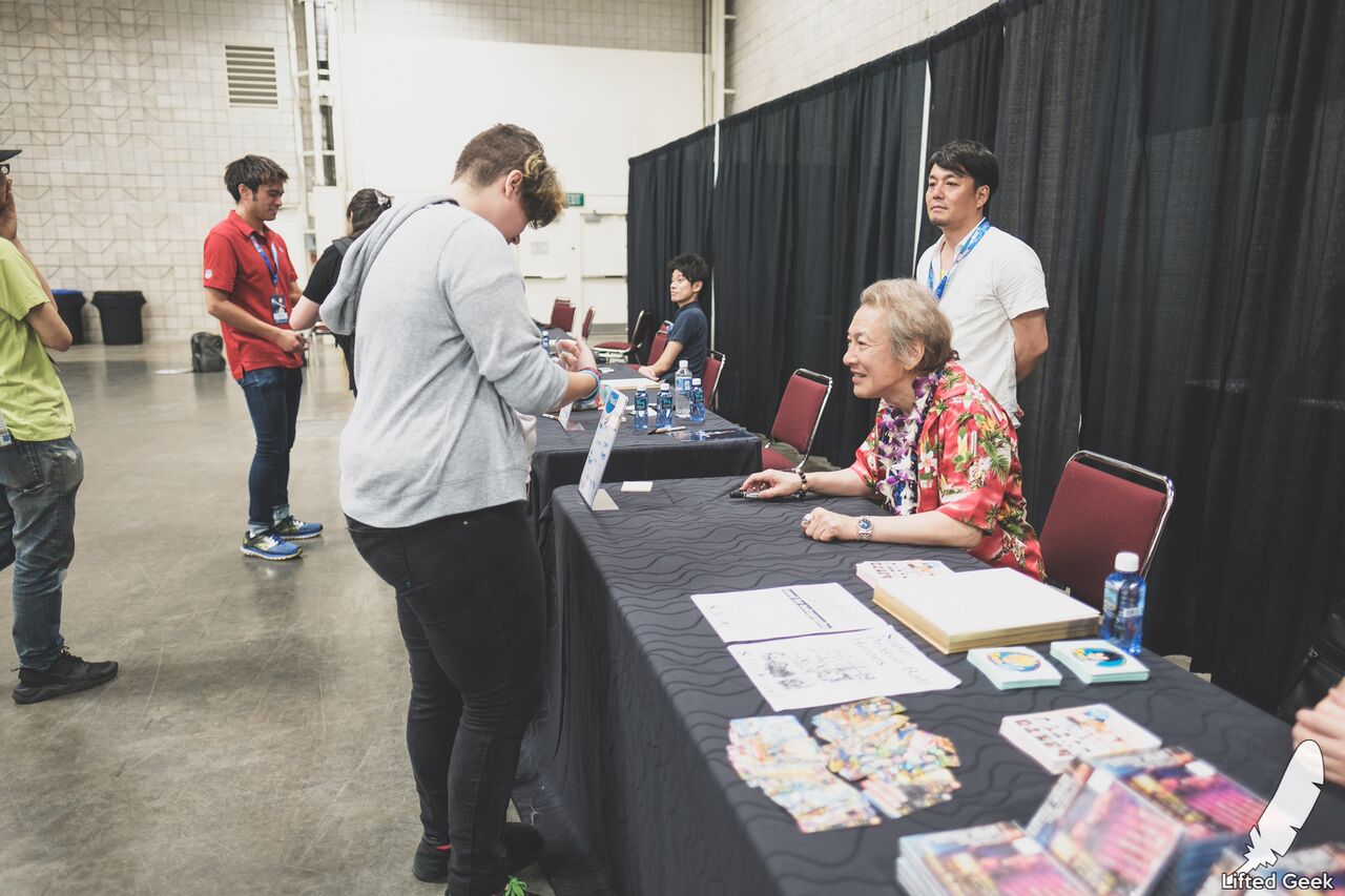 Ryo Horikawa signing autographs