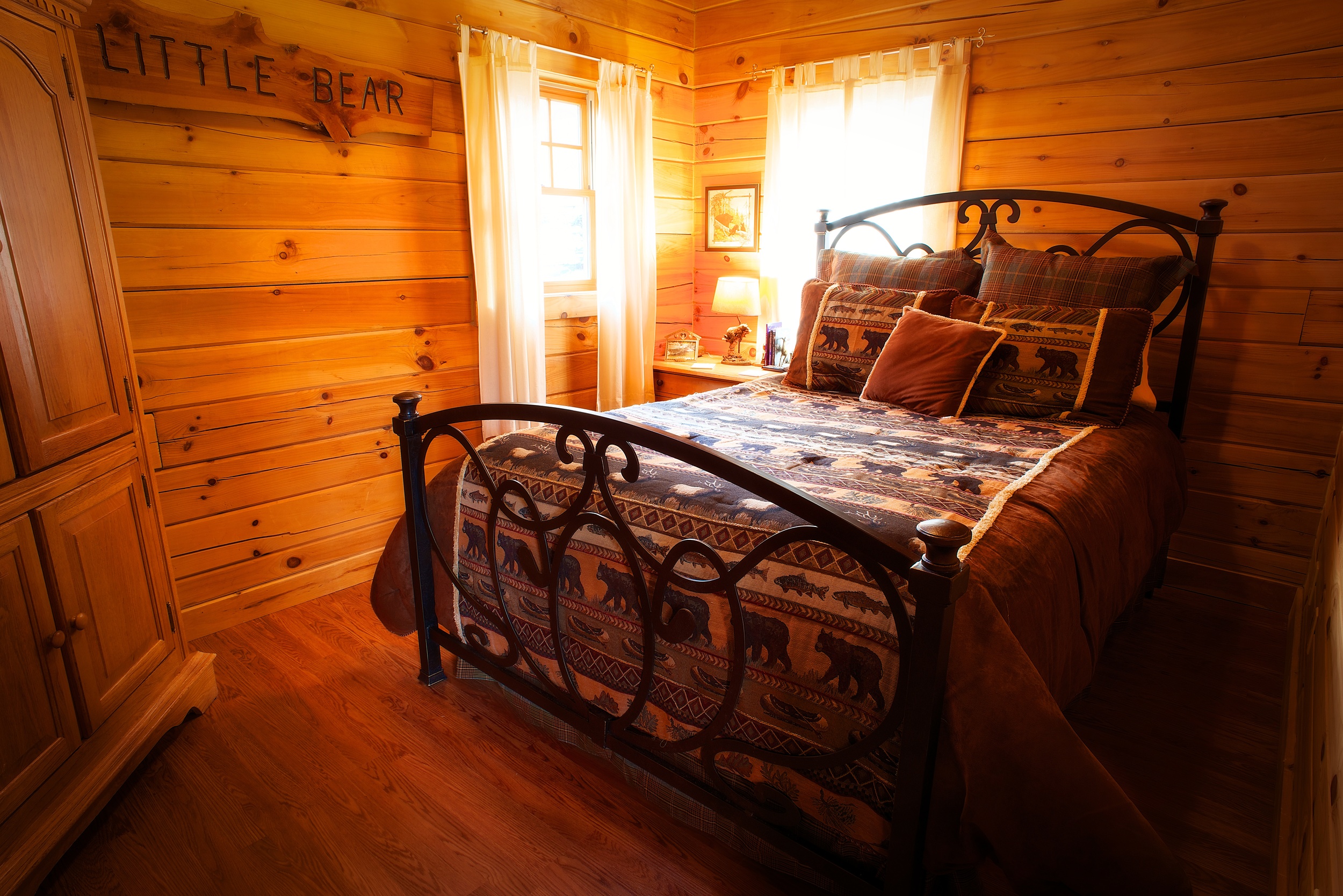 Branson_Bear_Log_Cabin_Little_Bear_bedroom.jpg