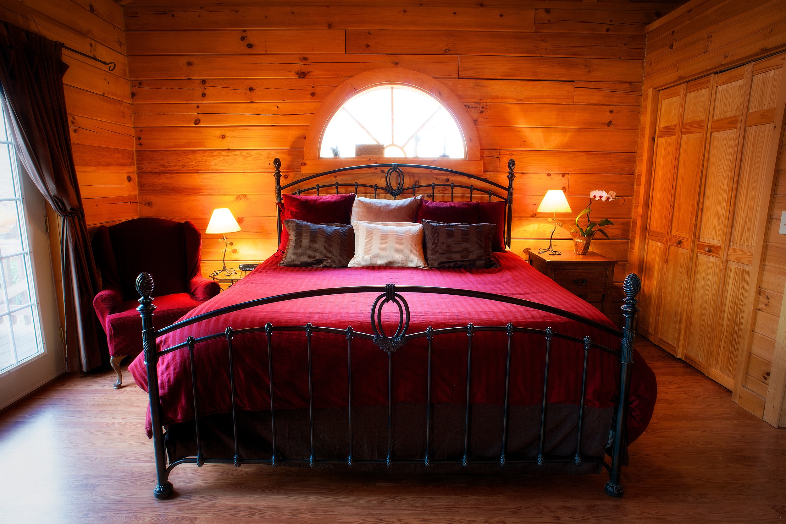 Branson_Bear_Log_Cabin_Master_Bedroom.jpg