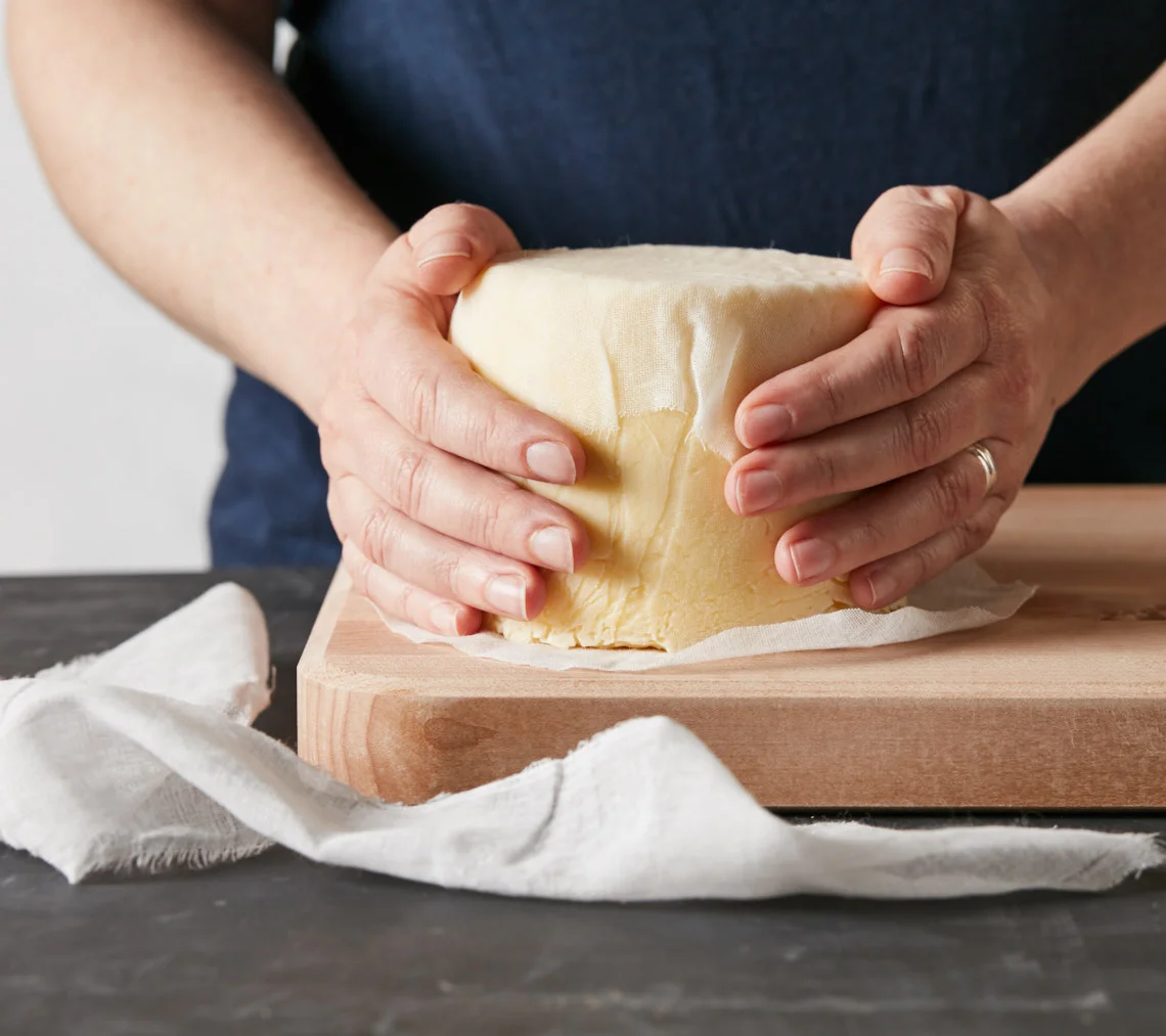 Evi-Abeler-Photography_Storey_CheeseMaking3685.jpg