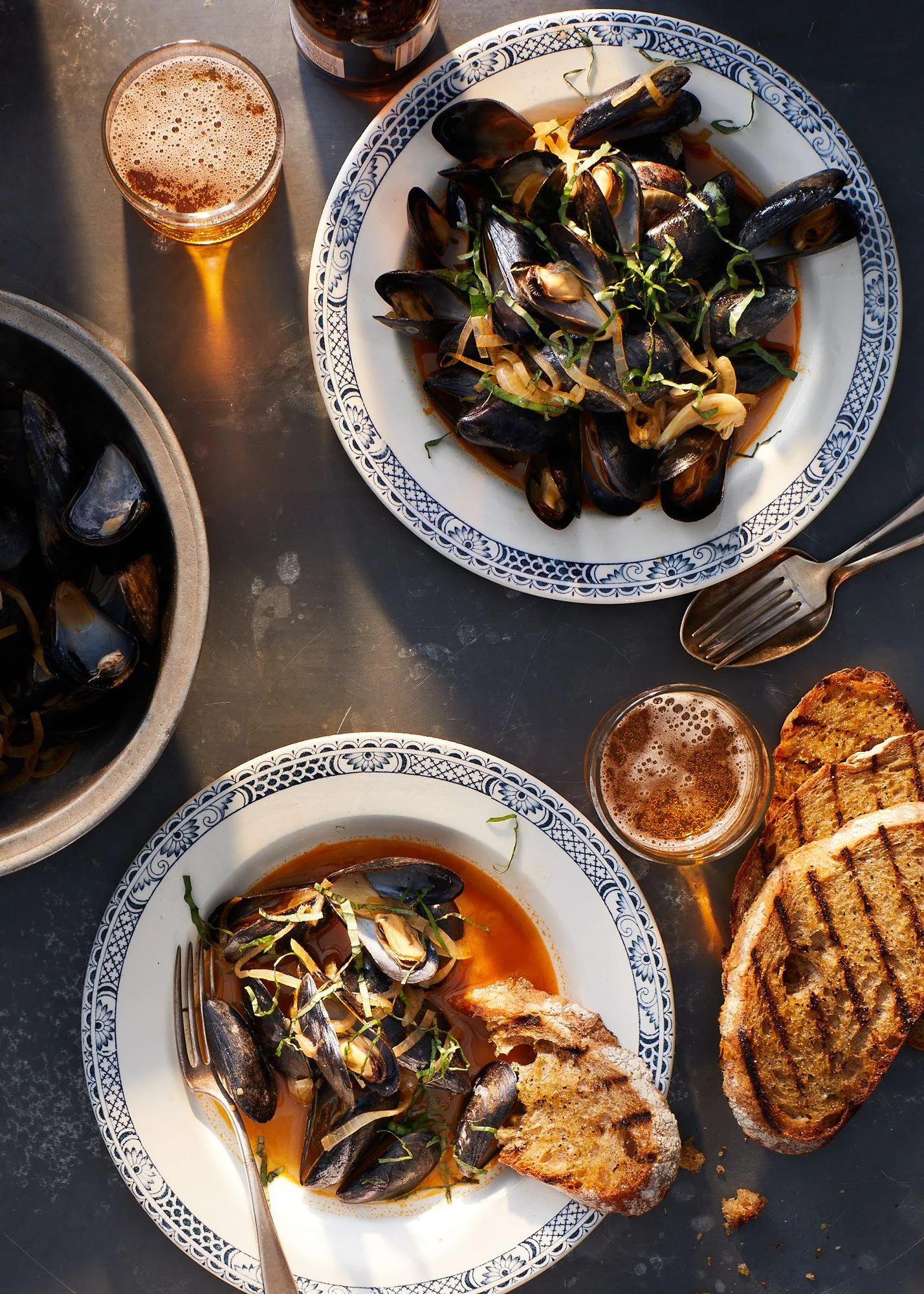 Mussels in Tomato Broth