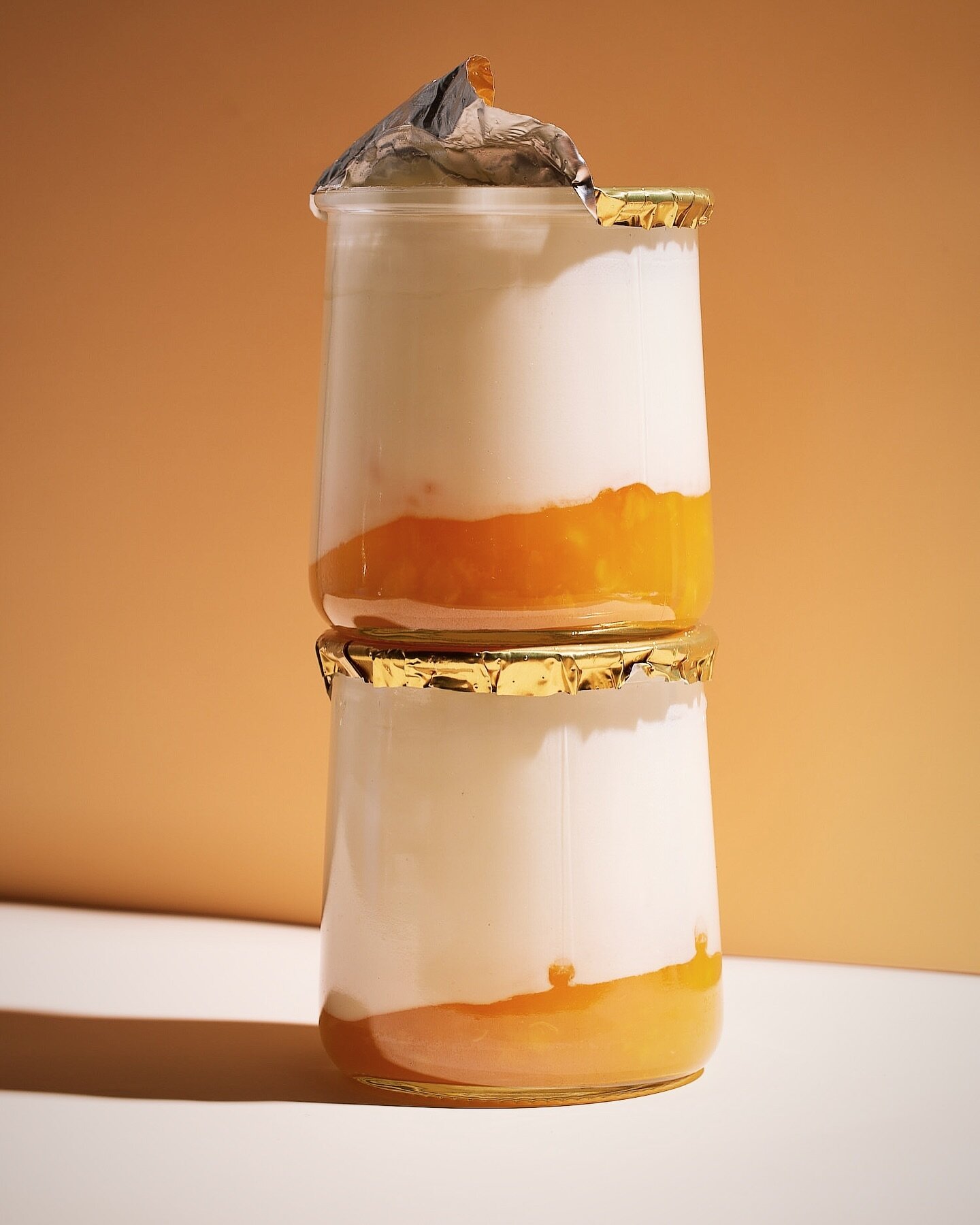 Peach Fuzz yoghurt ☺️ @hadleysui takes on @pantone color of the year in food.

#pantone2024 #peachfuzz #pantoncoloroftheyear #thedenatbigleo #foodphotographer #foodphotographernyc