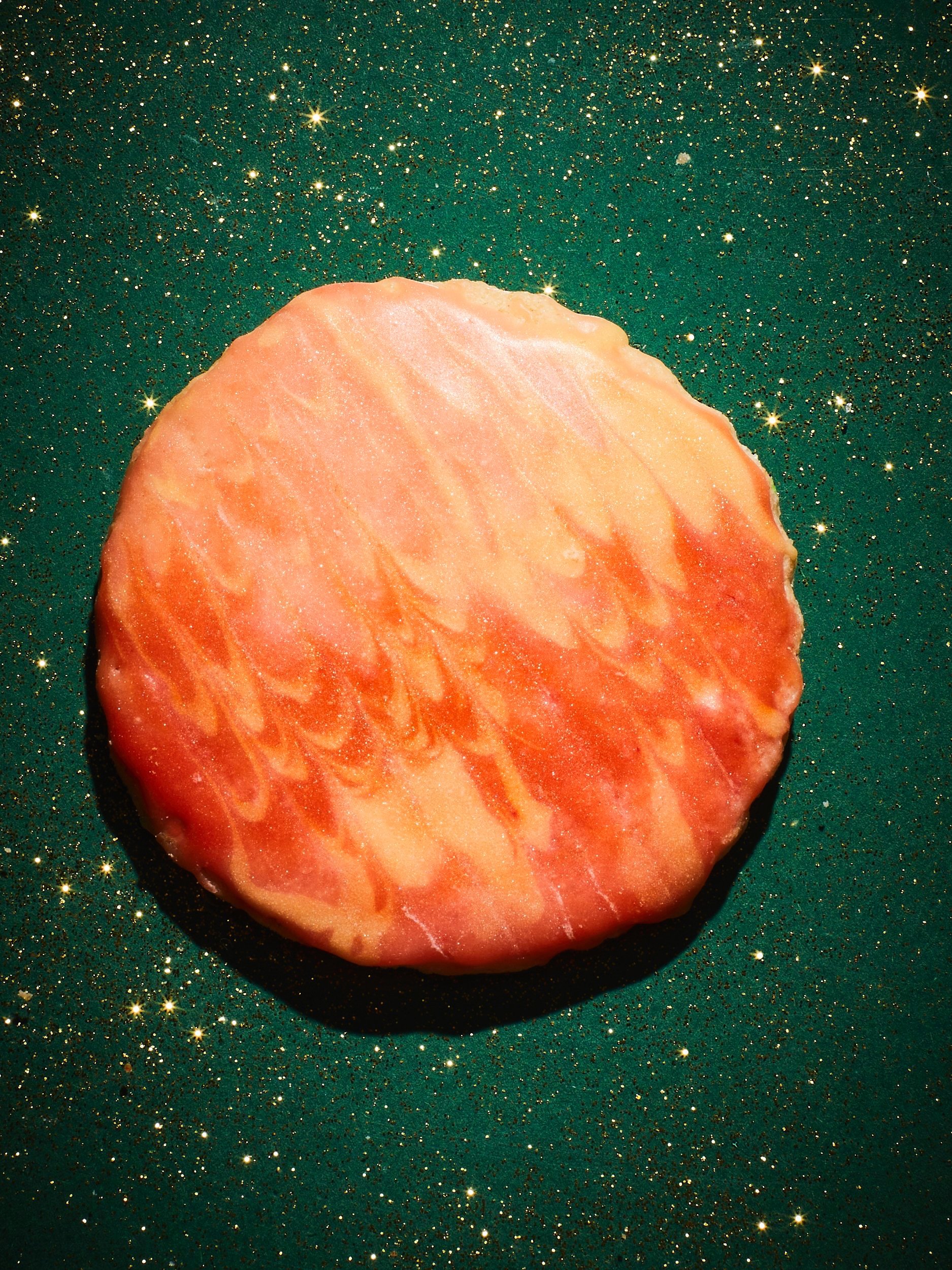 round cookie photographed by NYC food photographer EVI ABELER