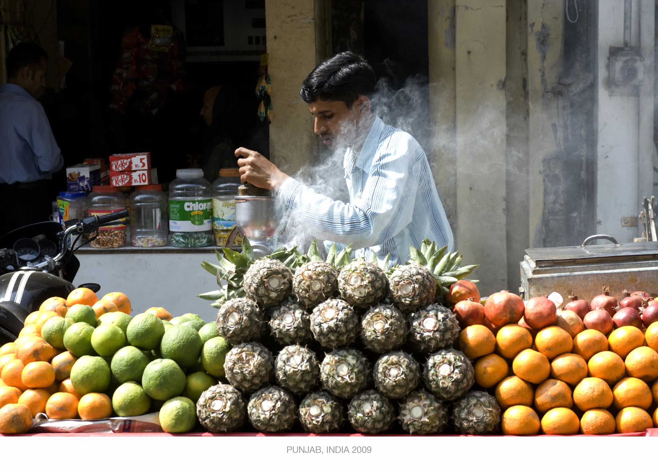 Fresh fruit juice seller, Punjab