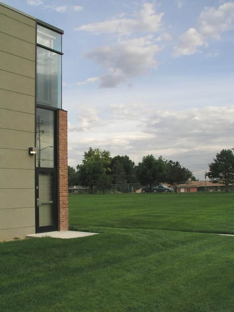 O5_exterior -  corner to SE with field.JPG