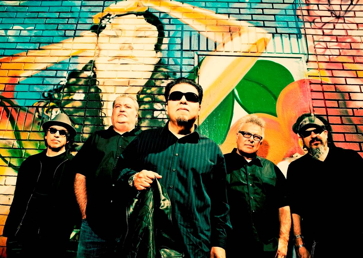 Together, Los Lobos and Ballet Folklorico Mexicano celebrate Mexican-American heritage through imagery, dance, and music, highlighting the many notable achievements of successful Mexican-Americans throughout time in a spectacular display!