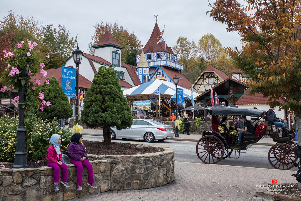 Helen - Oktoberfest - 2015_22488494080_l.jpg