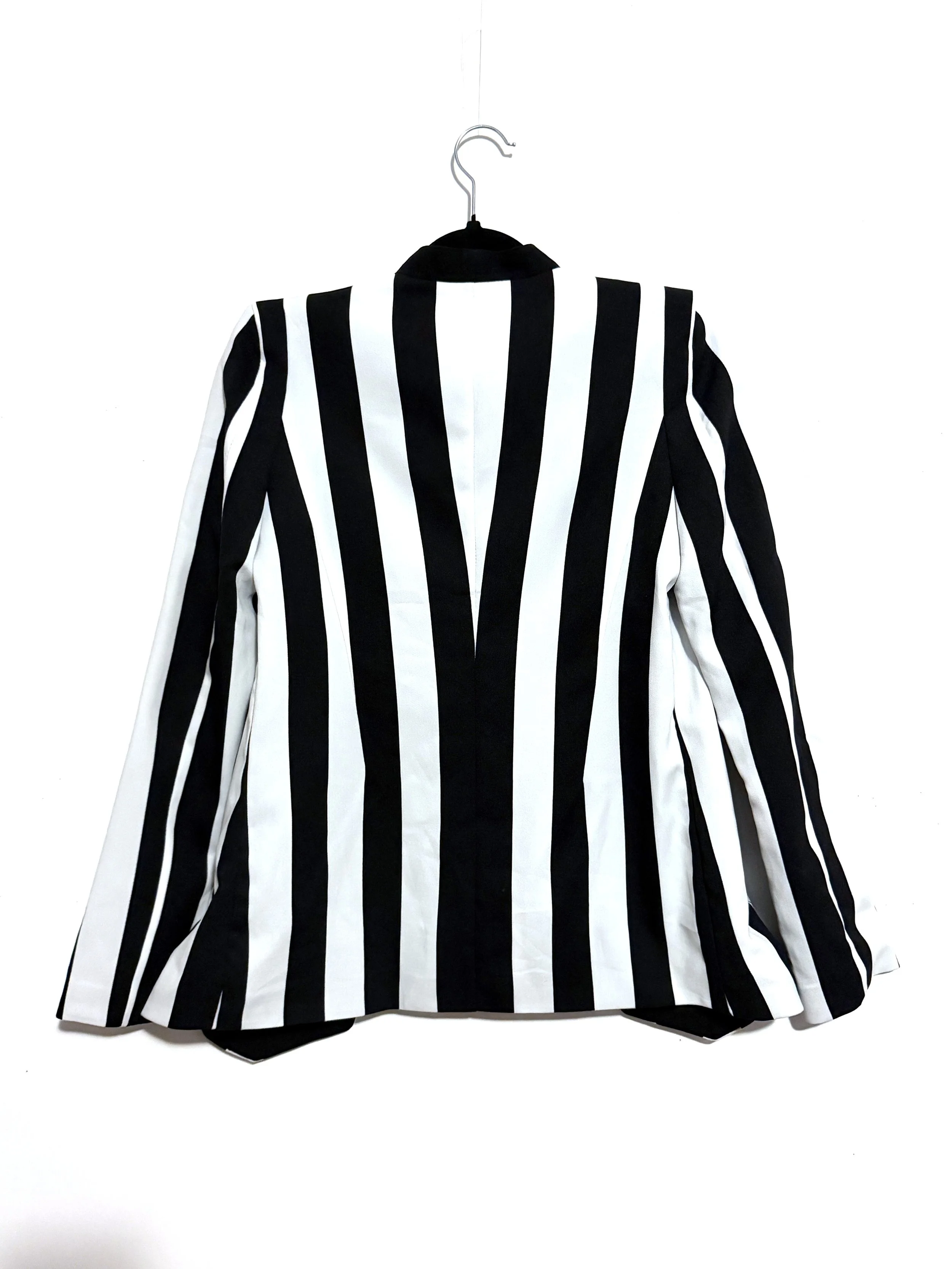 BlackwhitestripedblazerBack.JPG