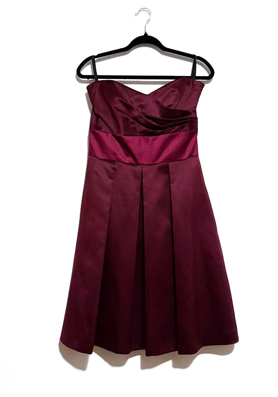 Merlotsatinstraplessdress.JPG