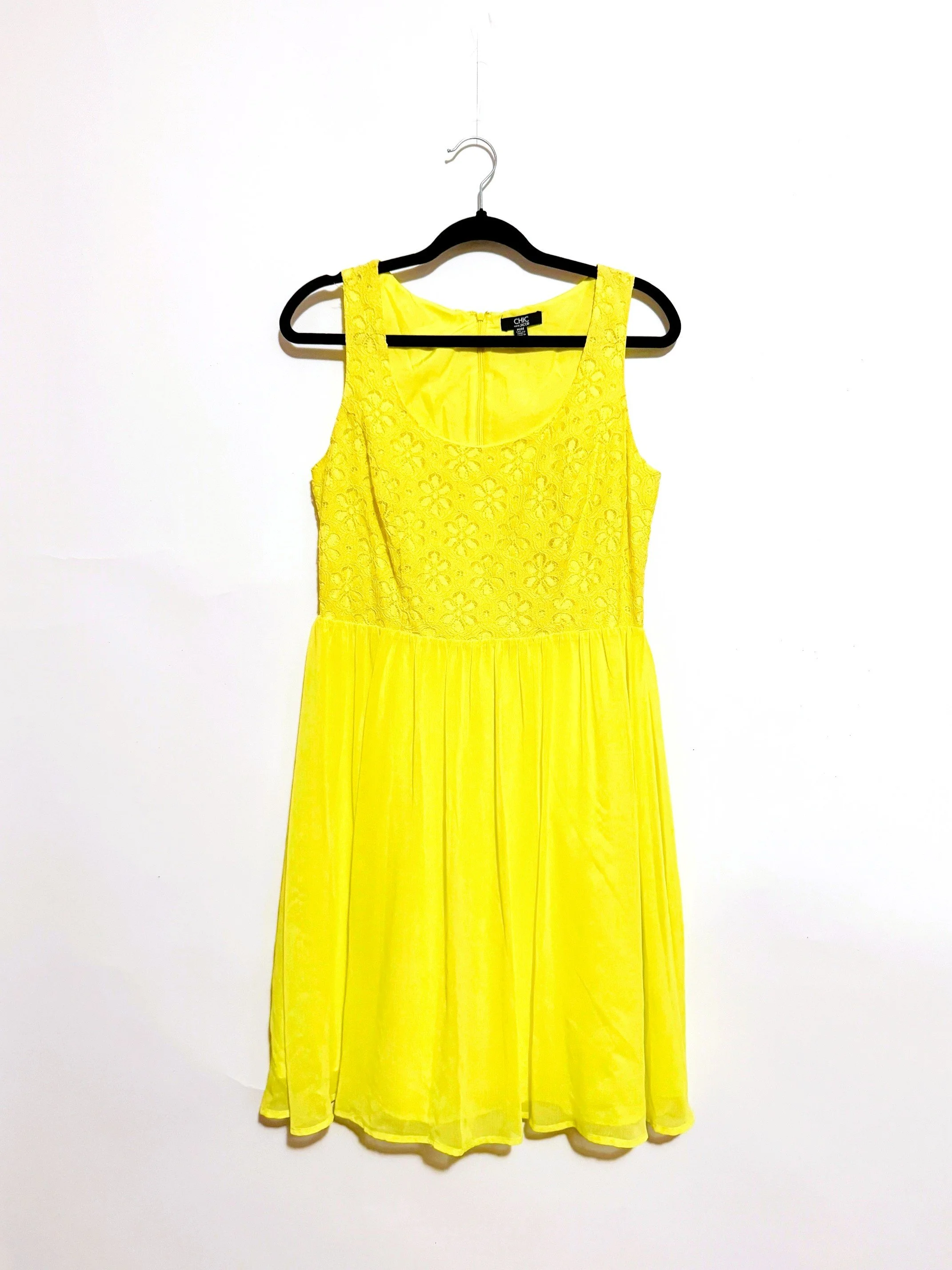 yellowsleevelessdress.JPG