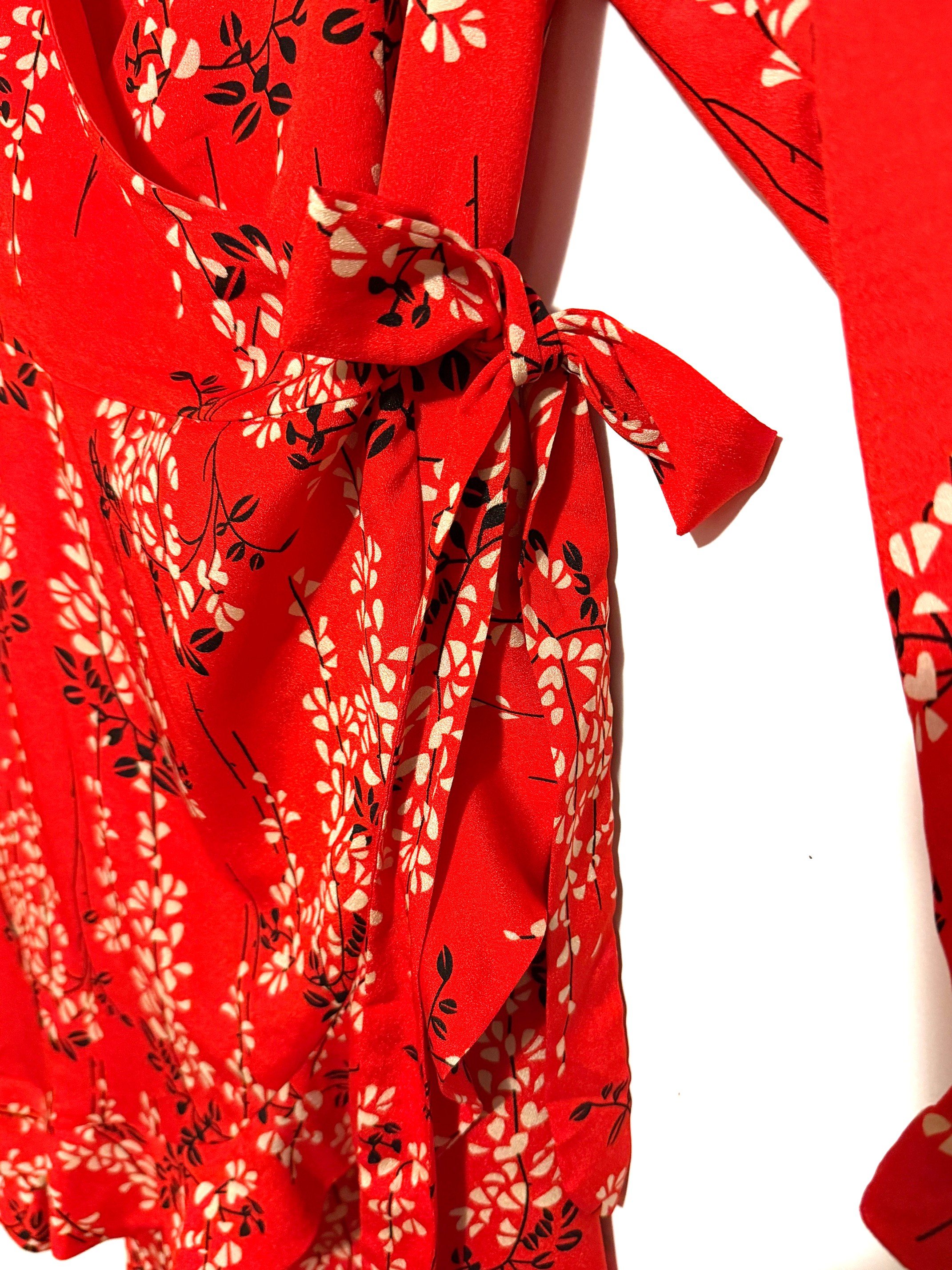 RedfloralrufflewrapdressDetail.JPG