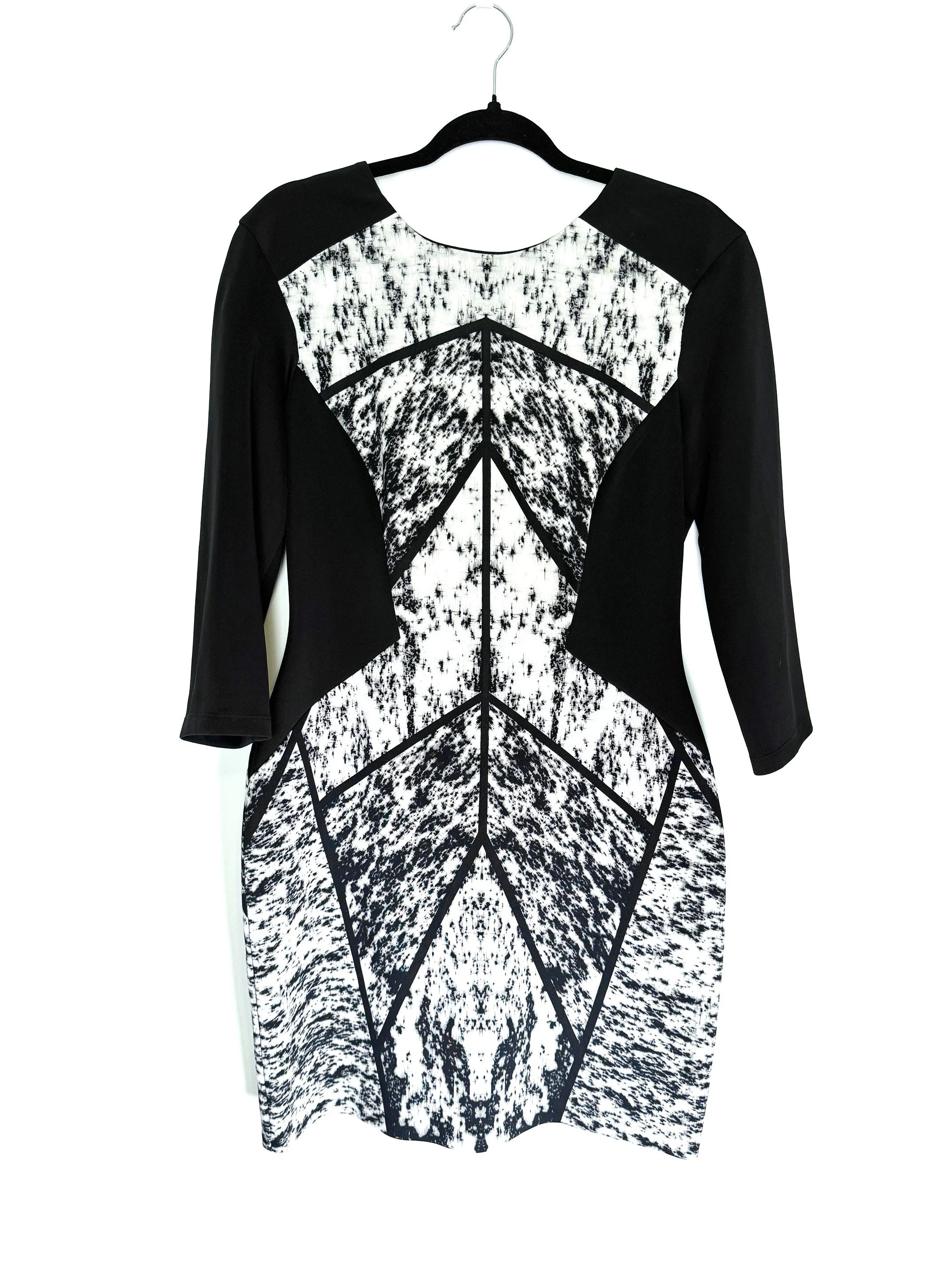 Blackwhitelongsleevepattenminidress.jpg