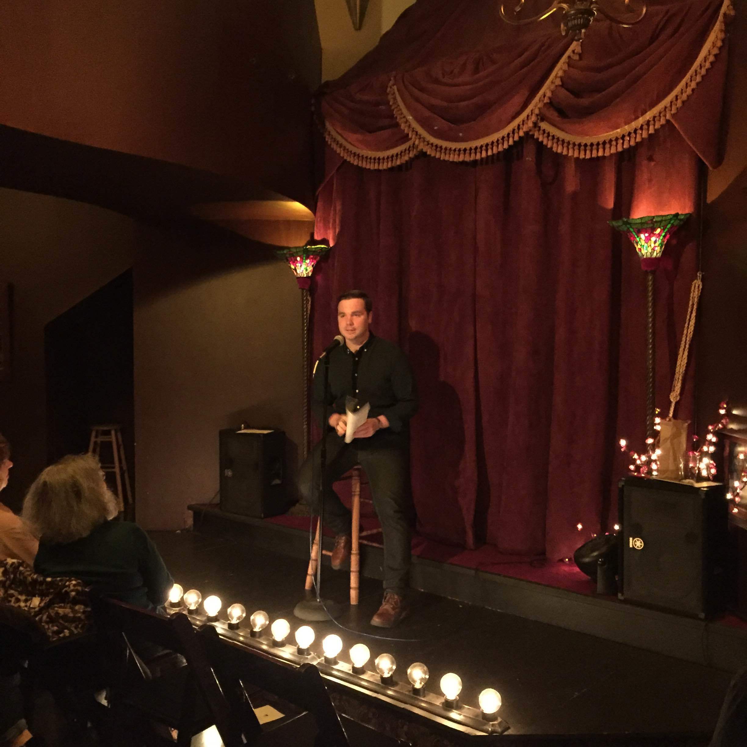 Kevin Roose reading about hackers.