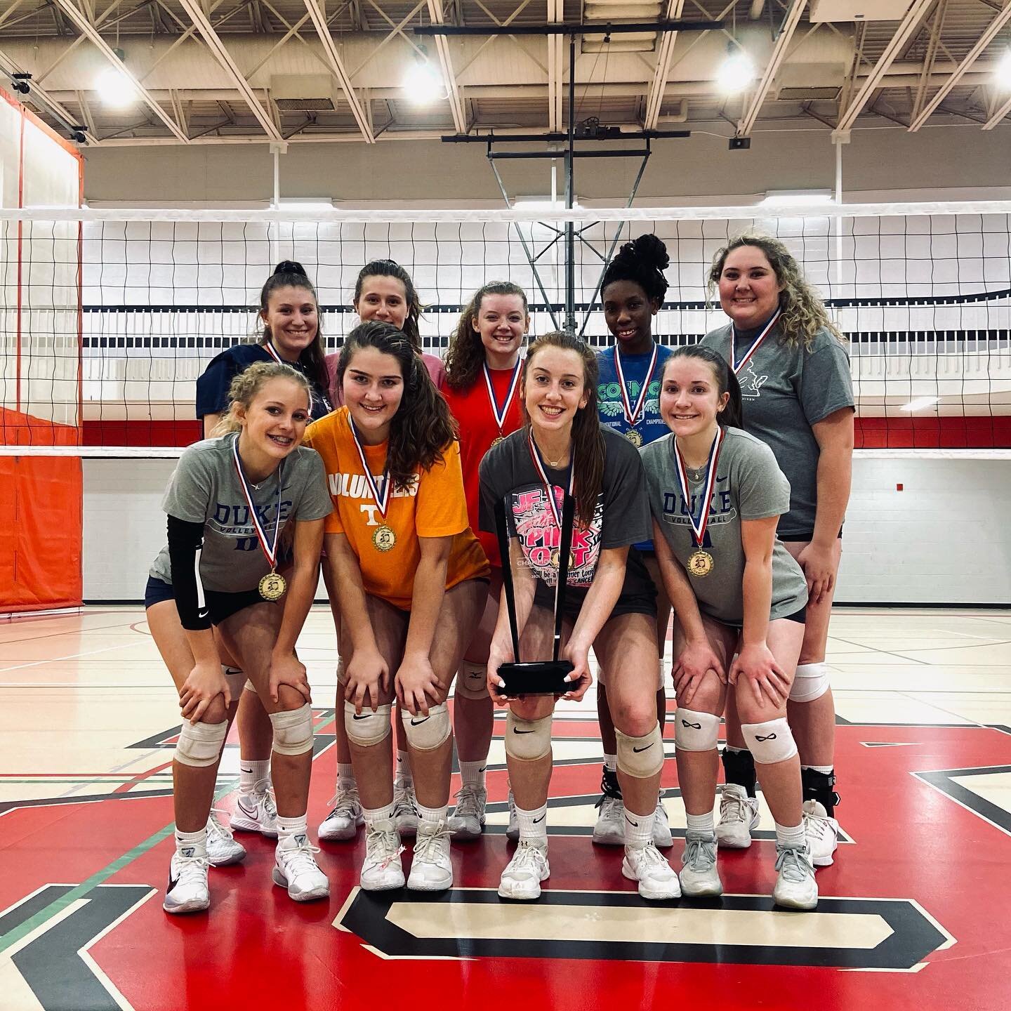 18 Red got their medals for first place in Gold at Volley by the James 🥇 Congratulations ladies! #volleyball #volleyballplayer #roanokeunited
