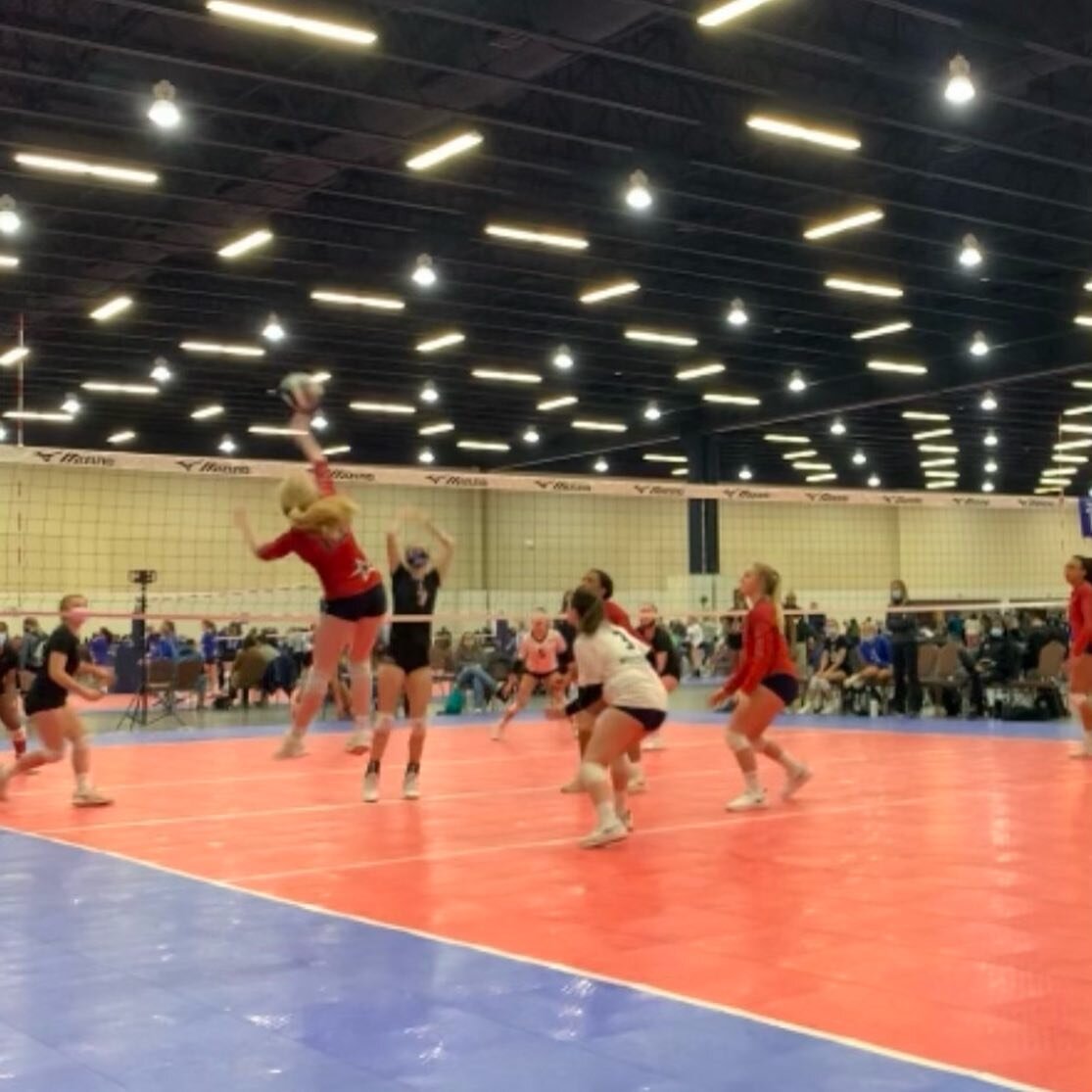 Congratulations 15 White! They are going to the gold bracket tomorrow! Great job today and good luck tomorrow! #k2volleyball #volleyball #volleyballplayer #roanokeunited