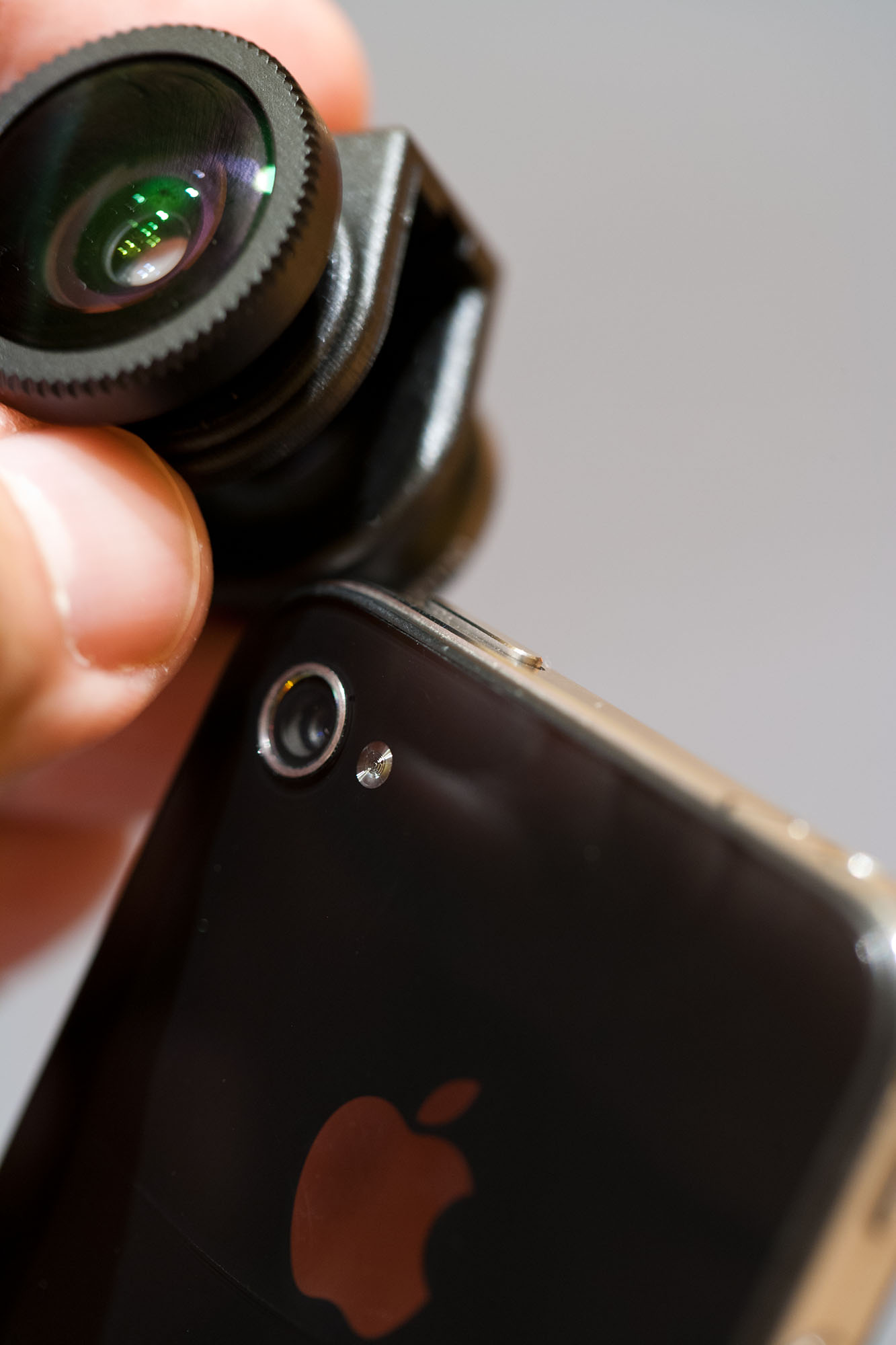 ōlloclip add-on 3-in-1 lens for your iPhone