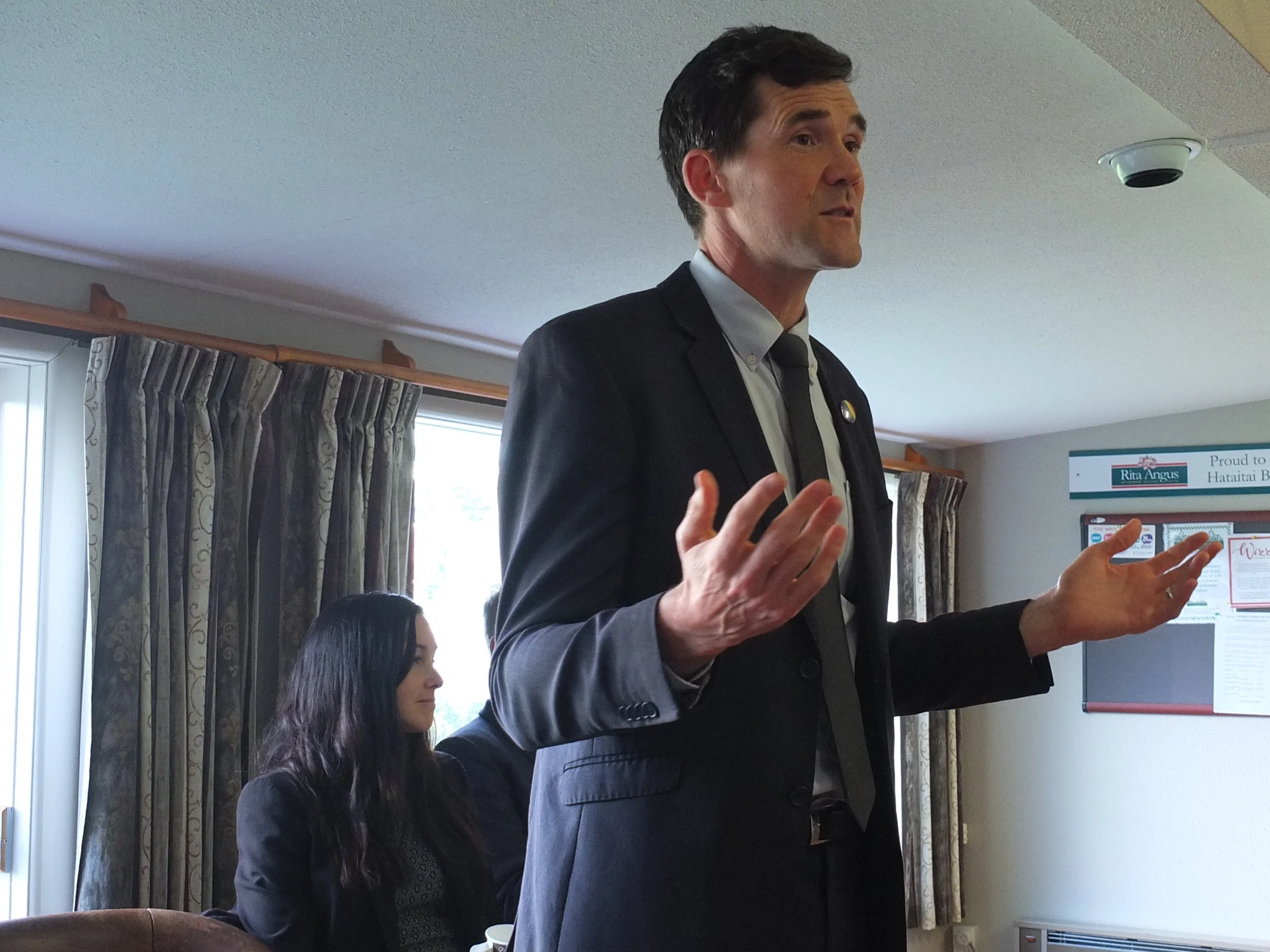 Council Fronts to Hataitai Residents' Questions