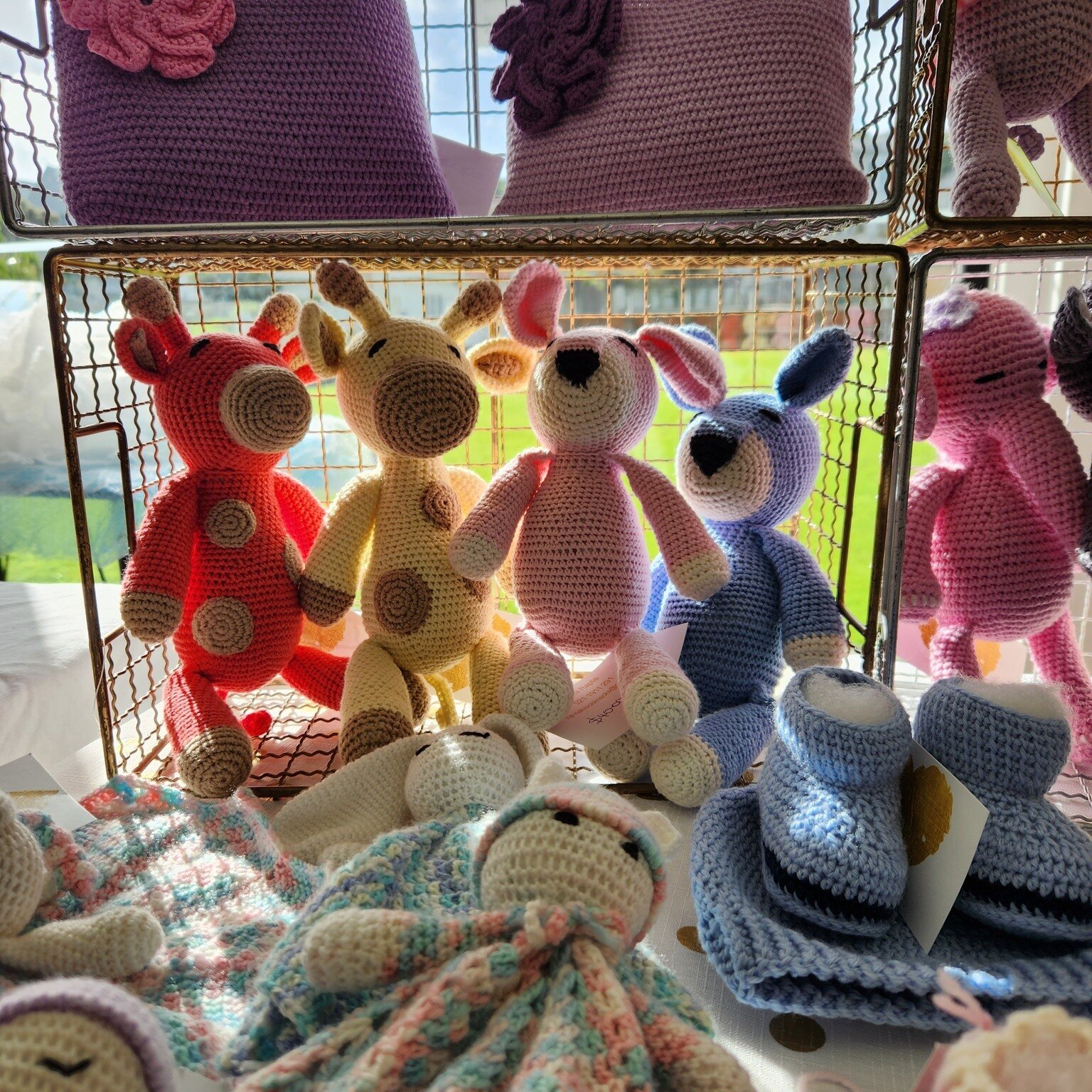 If you've been to our market before you will know Anna from NA-NA Knick Knacks! Her beautiful handmade children's toys always puts a smile on our face 🦒🐰