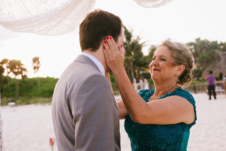 Sam+Alejandro_PlayadelCarmen_KapePhotography_destinationwedding_weddingphotography_mexico_fotografo_boda_cancun_rivieramaya_villasolyluna069.jpg