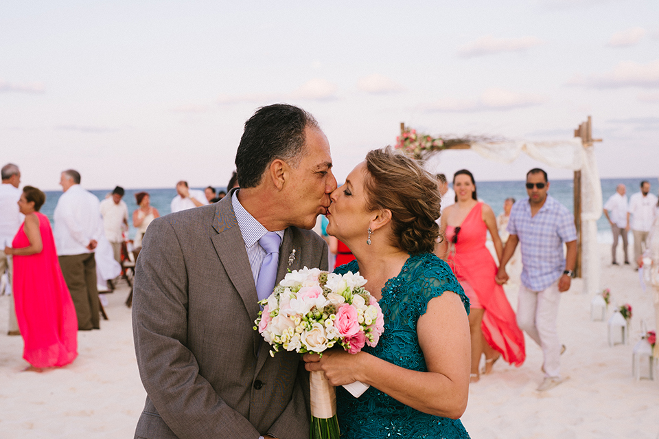 Sam+Alejandro_PlayadelCarmen_KapePhotography_destinationwedding_weddingphotography_mexico_fotografo_boda_cancun_rivieramaya_villasolyluna095.jpg