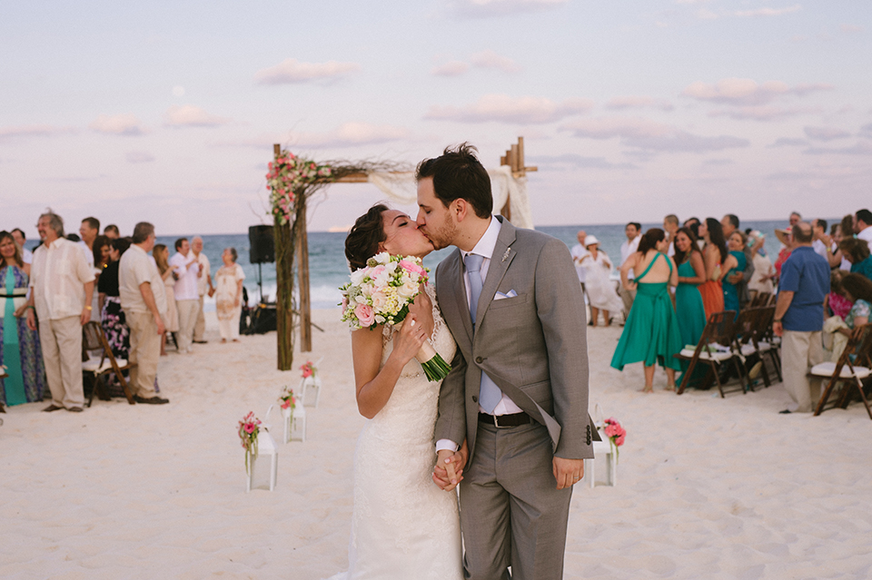 Sam+Alejandro_PlayadelCarmen_KapePhotography_destinationwedding_weddingphotography_mexico_fotografo_boda_cancun_rivieramaya_villasolyluna094.jpg