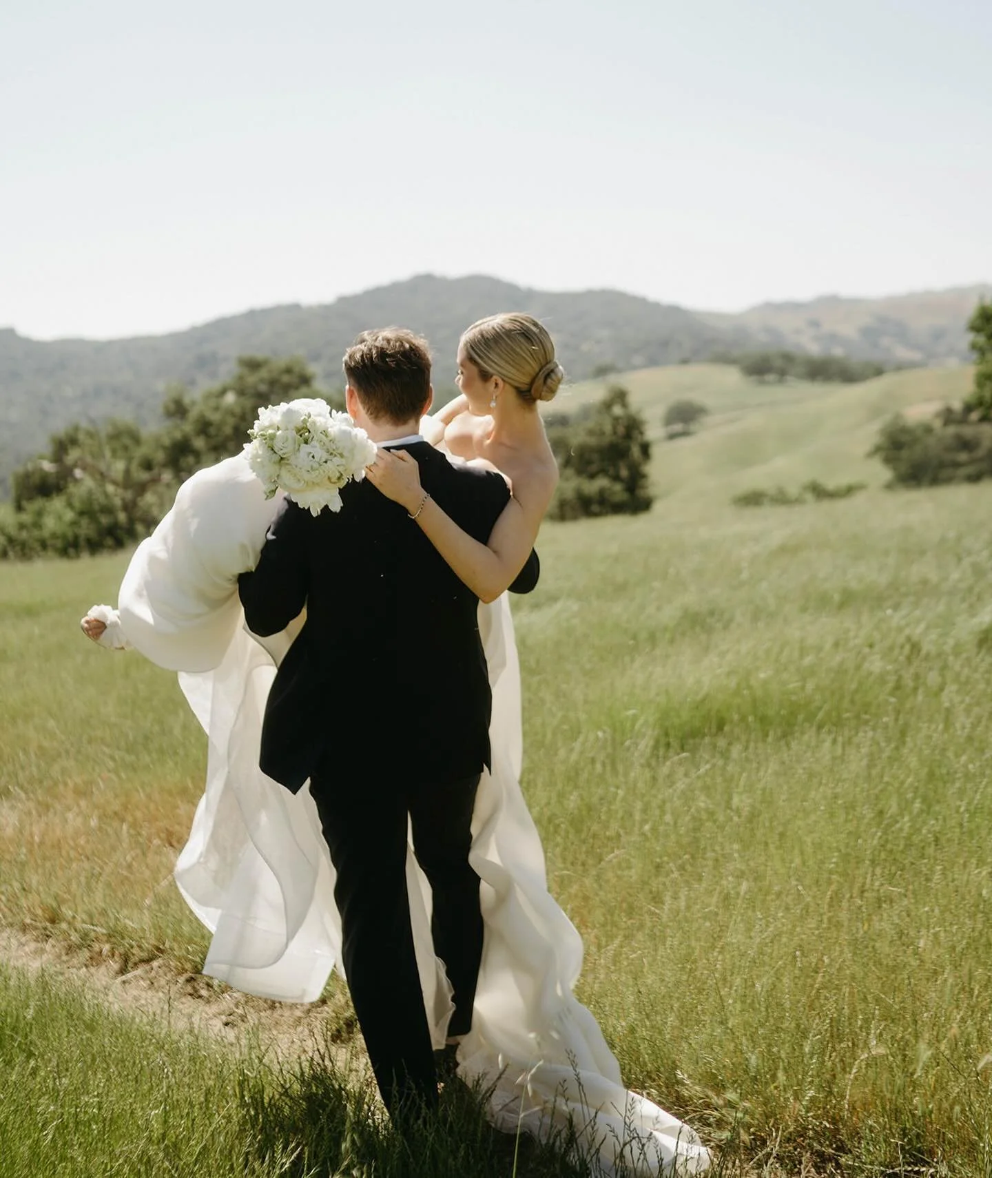 Started scrolling through @lo.goetz &amp; @dustygoetz &lsquo;s wedding in @alisalranch and already coming across some real gems! 

Little mix of digital/film! Can you guess which ones are 🎞️?

Venue: @alisalranch 
Photography &amp; Video: @kapephoto