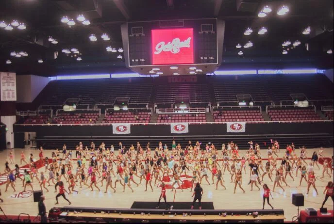 So many babes.