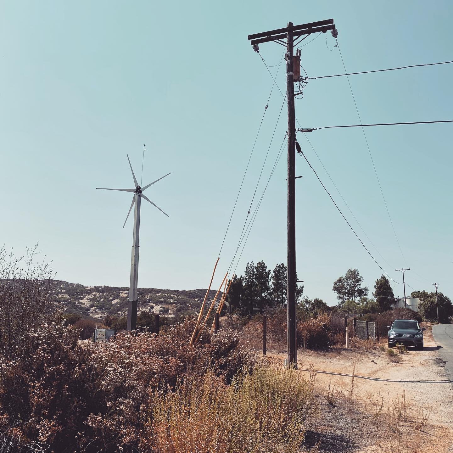 Old School vs New School

The juxtaposition of our portable #windturbine setup next to a traditional #powerpole illustrates how nicely our #distributedenergy resource blends with the landscape and offers a glimpse into the future of edge of grid #ele