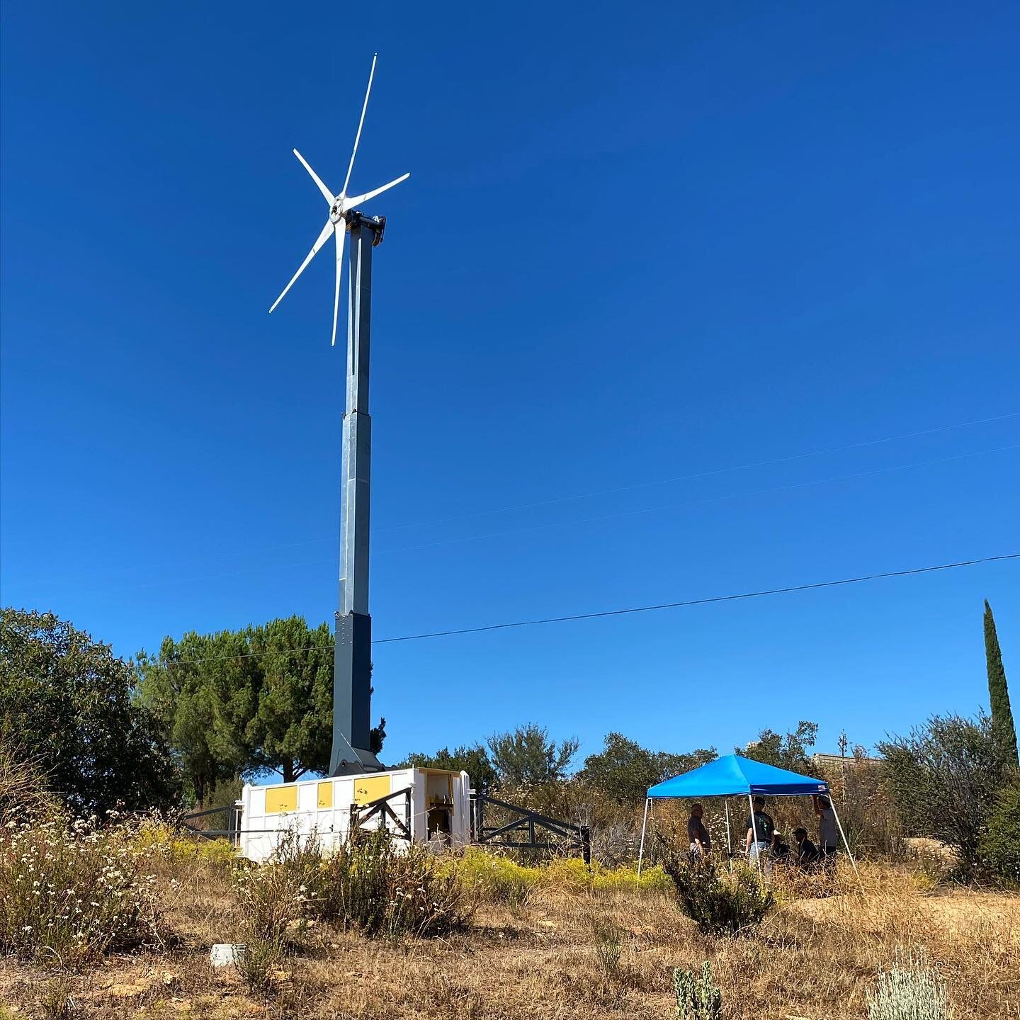 Great day on the ranch yesterday converting the wind to electrons with our 10kW portable #windturbine.
.
.
.
#windpower #distributedenergy #distributedenergyresources #der #cleantech #portablepower #renewableenergy♻️ #renewablepower