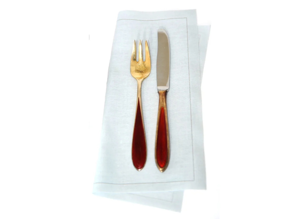silverware_red_stretched.jpg