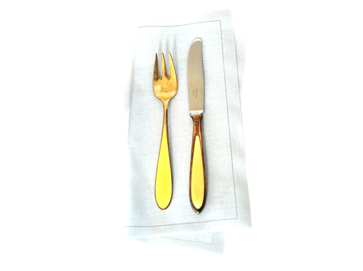 silverware_yellow_stretched.jpg