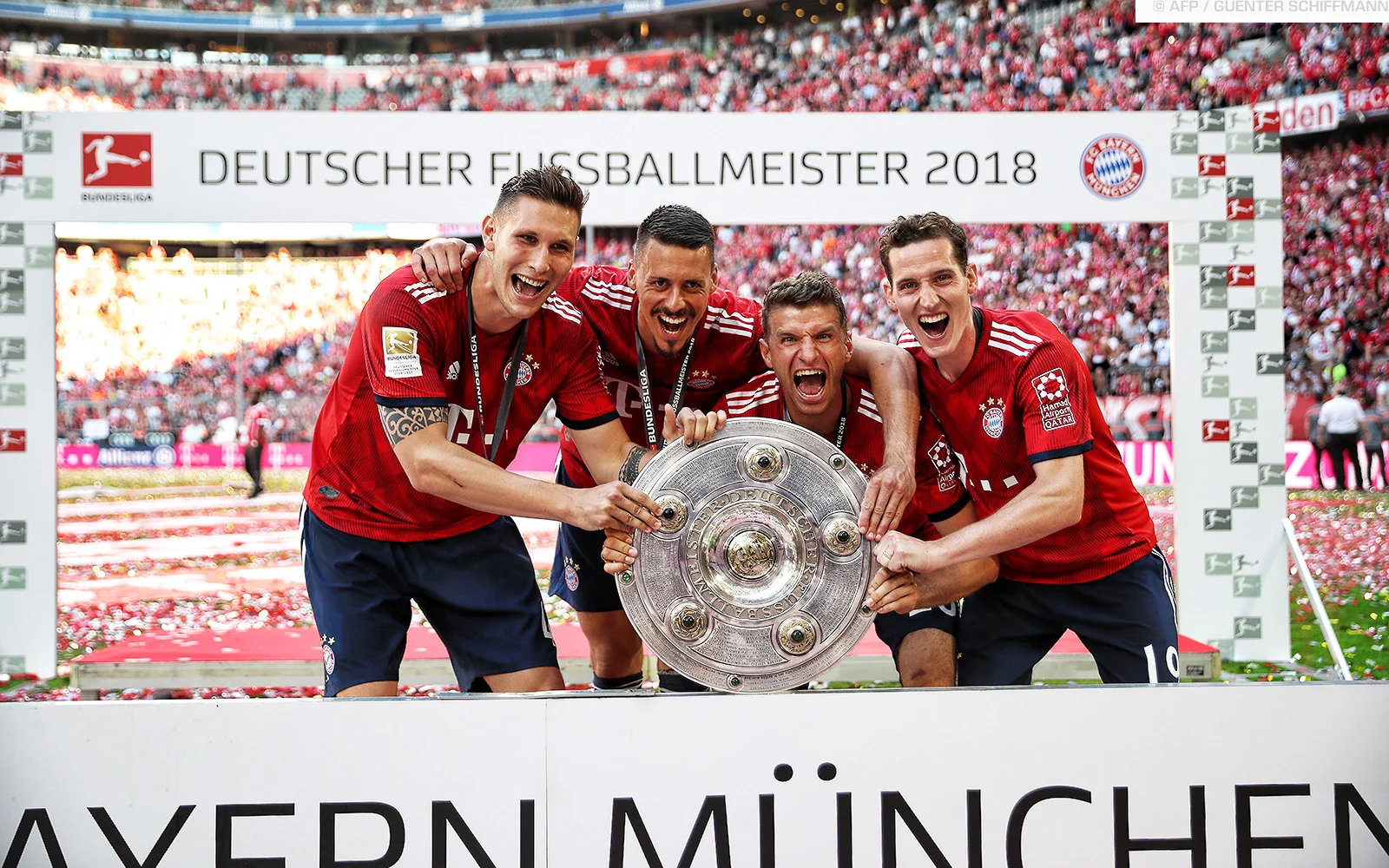 bundesliga_championship_ceremony_winnersarch_03.jpg