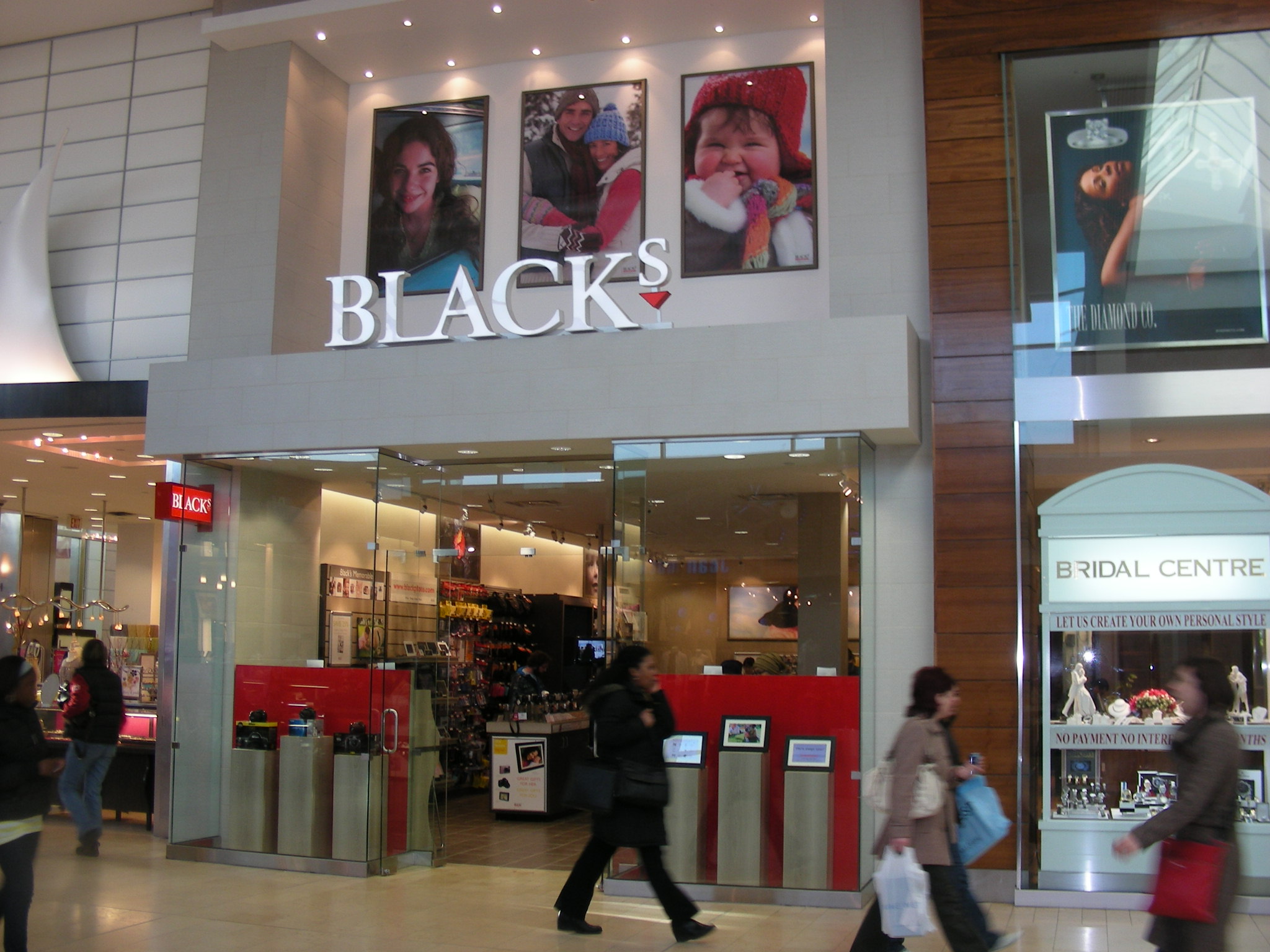 Blacks Yorkdale Mall 004.jpg