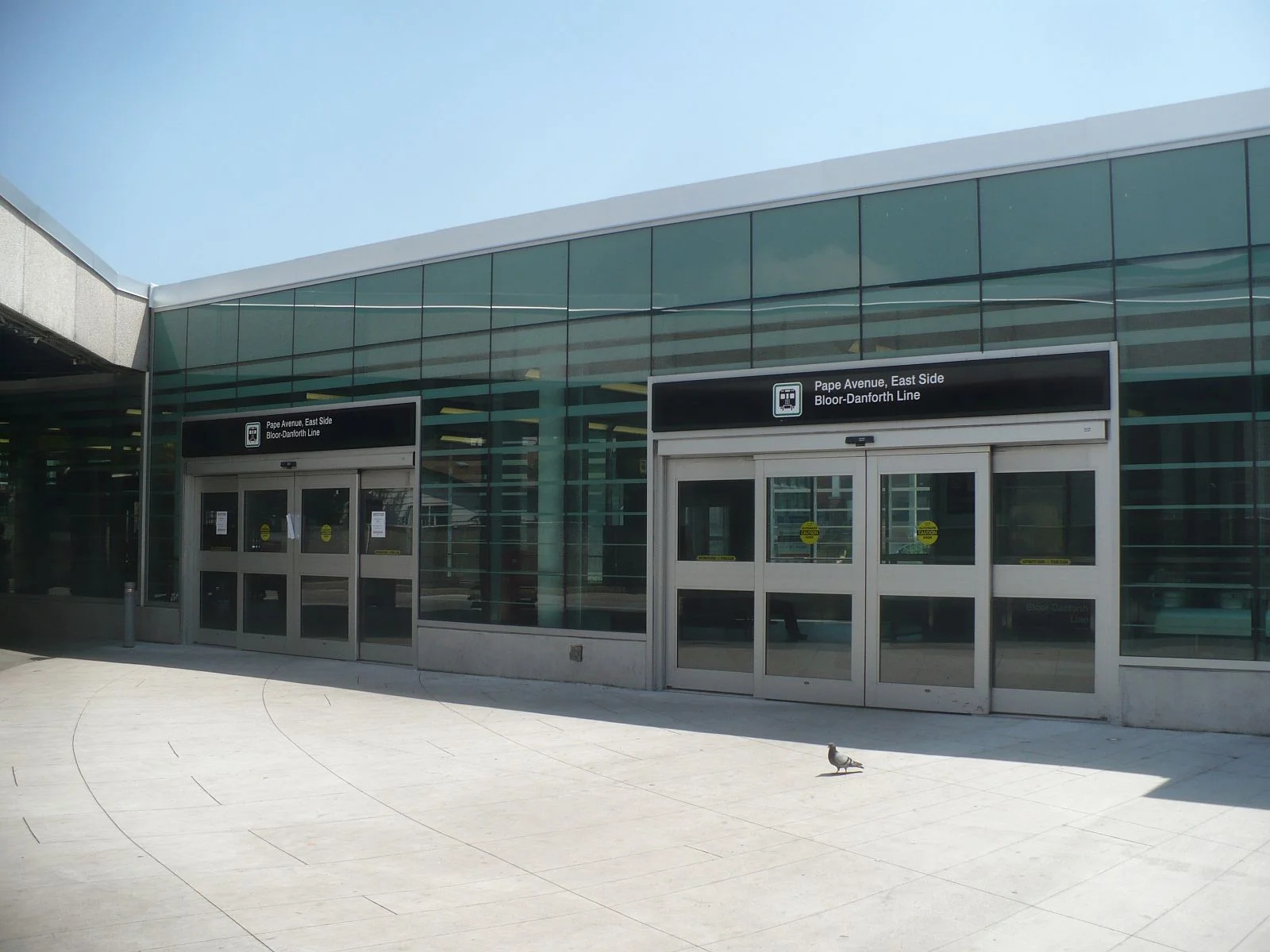 Pape_TTC_connecting_doors.JPG