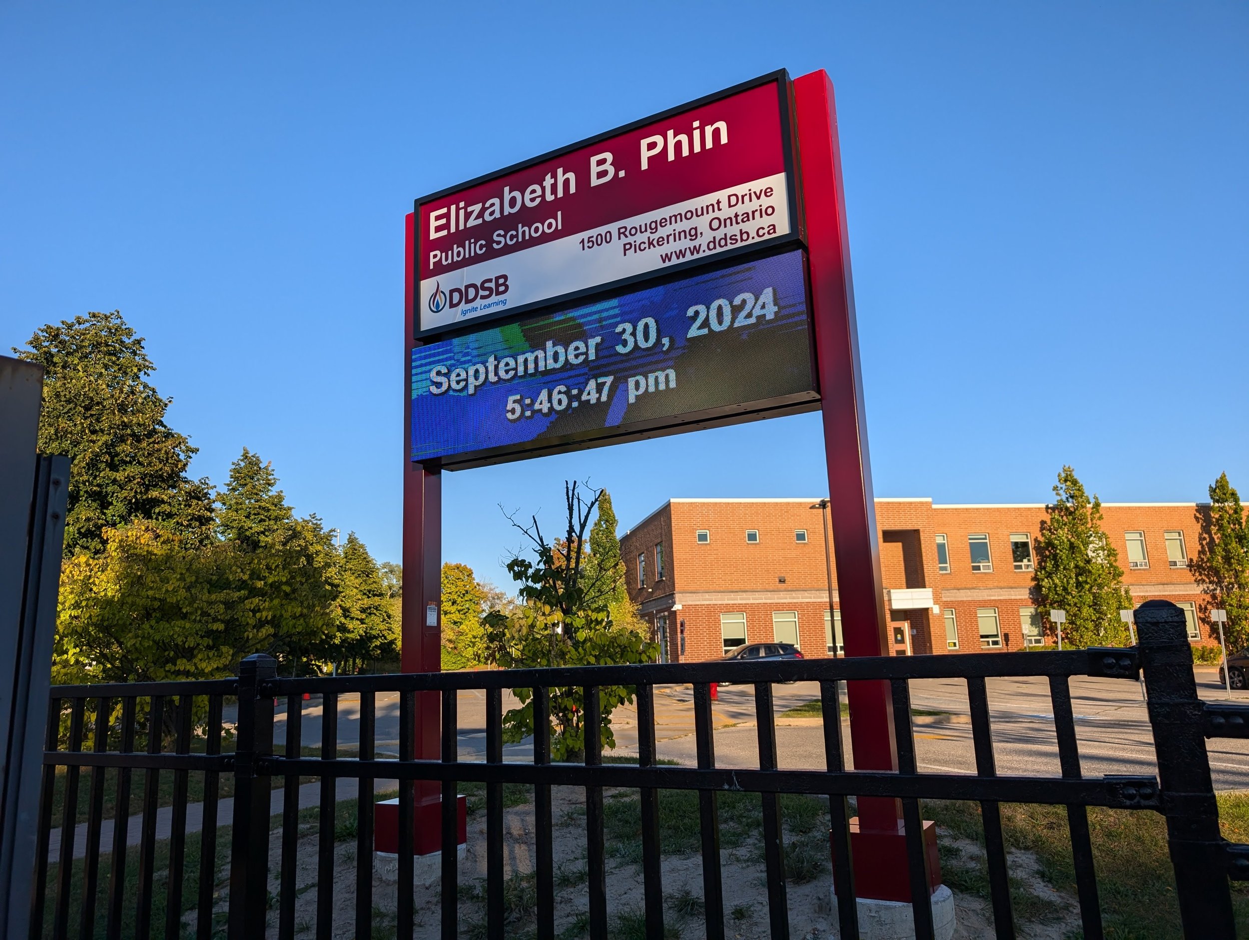 DDSB EB Phin New Pylon with LED 004.jpg