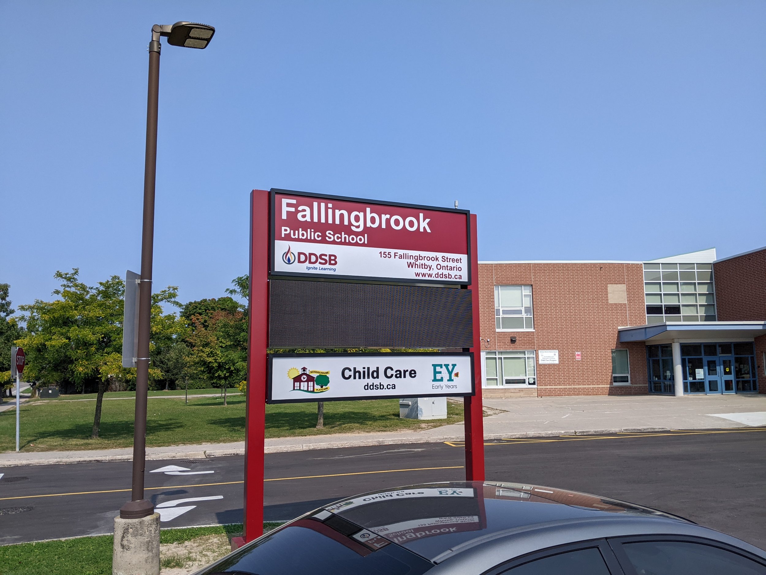 DDSB Fallingbrook PS Pylon Sign 002.jpg