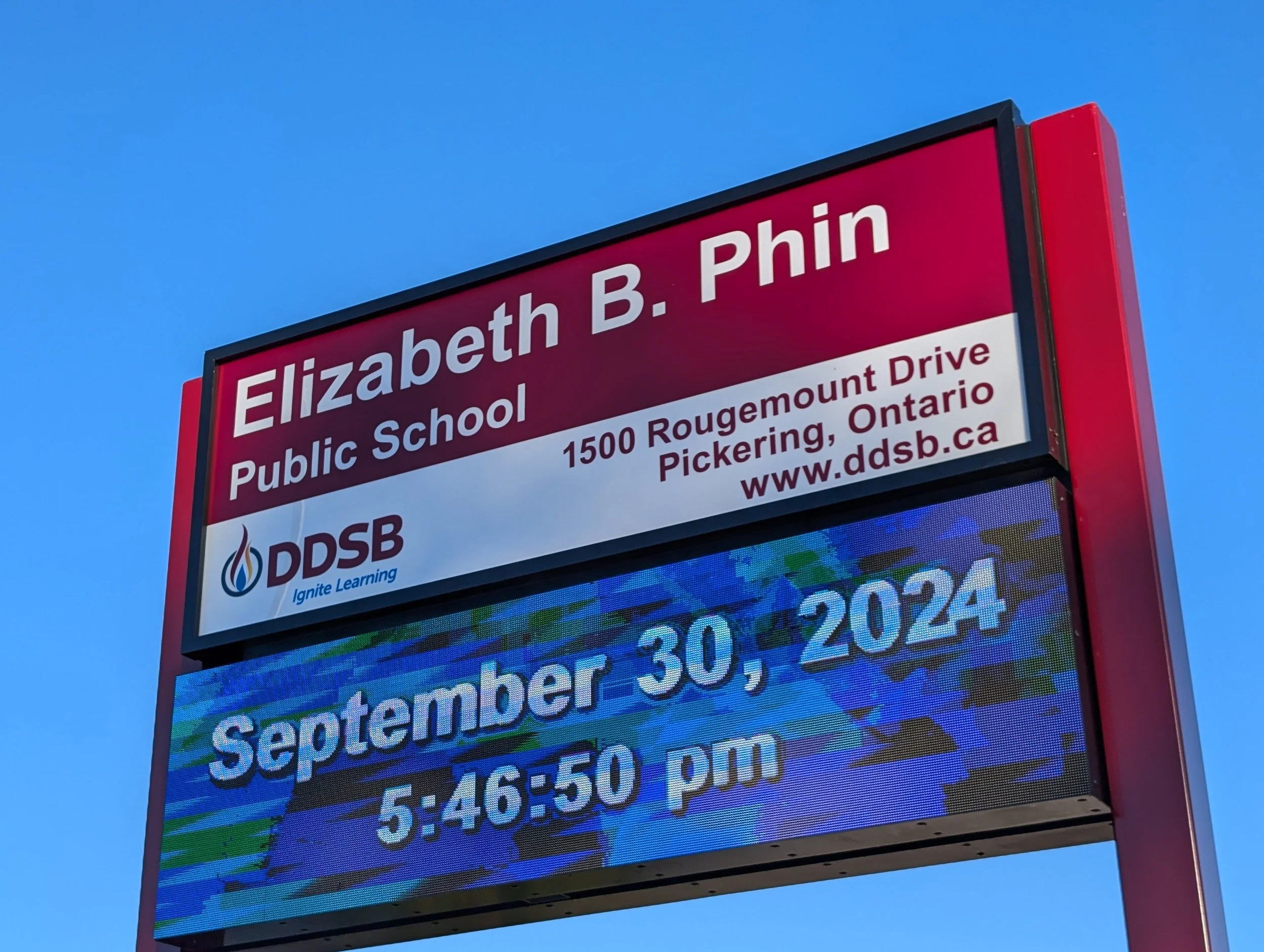 DDSB EB Phin New Pylon with LED 005.jpg