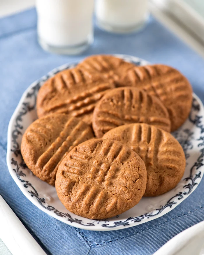 3 ingredient peanut butter cookies — Beth Dunham