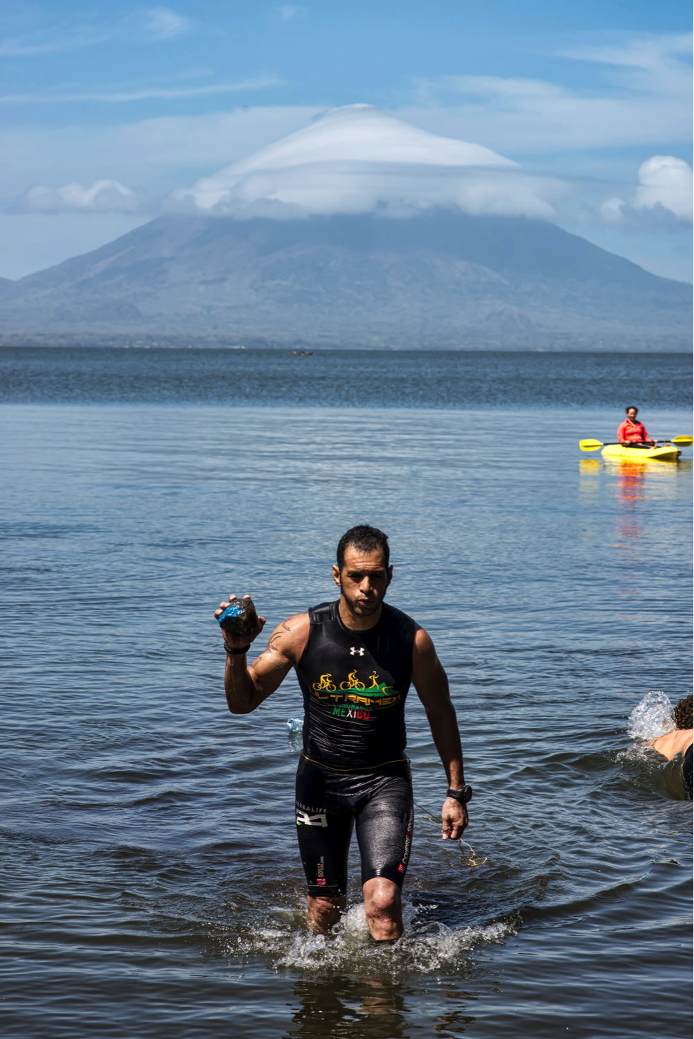 Once at this challenge the runners had to dive for a colored rock on the bottom of the lake and bring it back to shore.