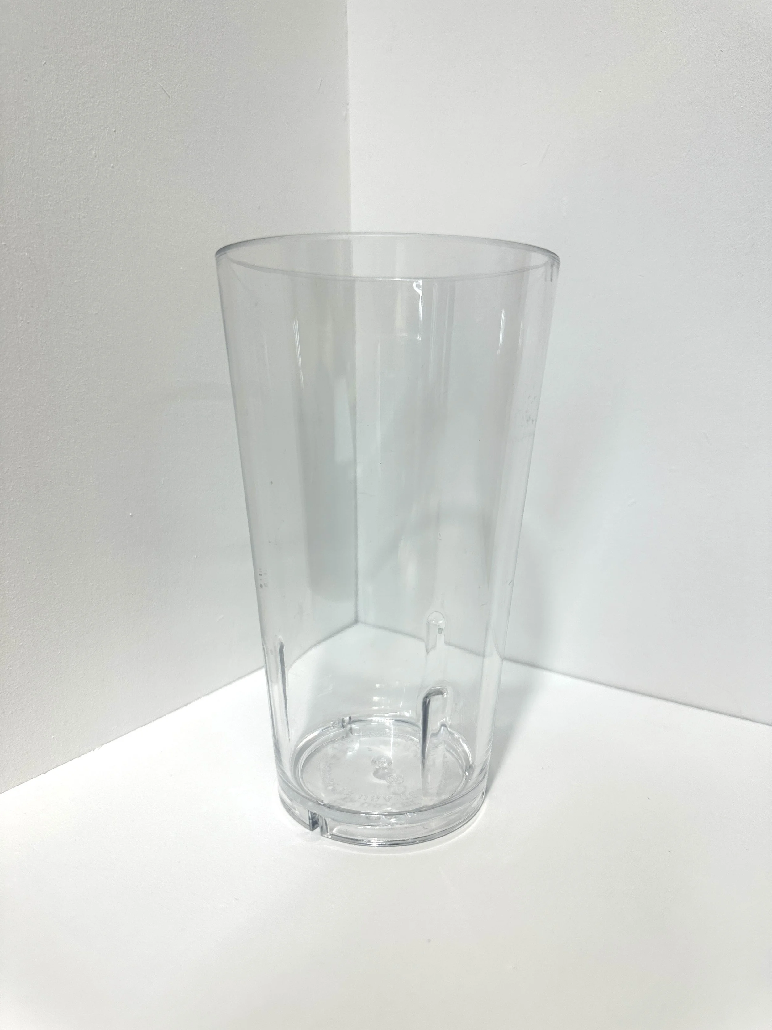 18 OZ. PLASTIC SHAKERS