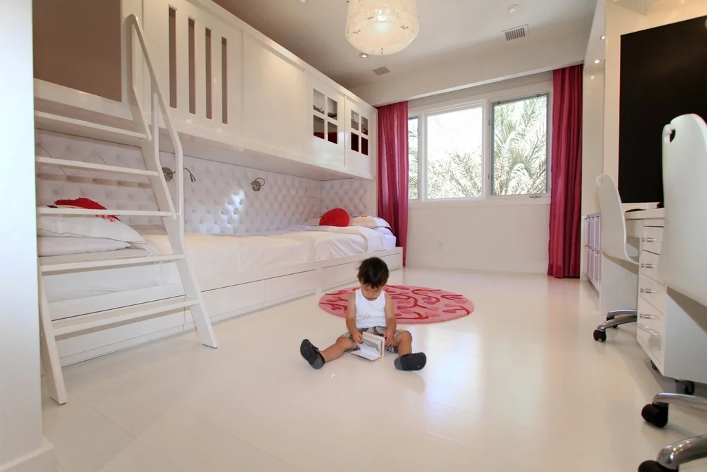 bedroom 002.jpg
