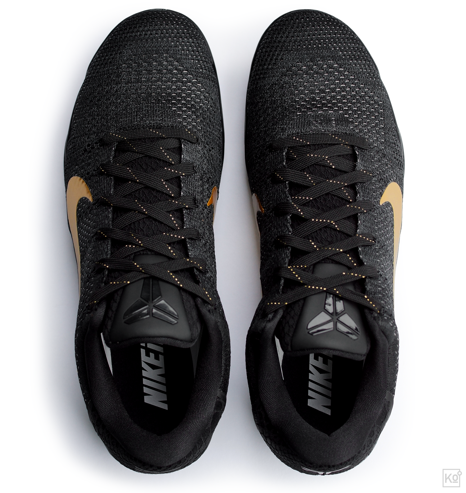 figure 5. It’s not only in profile that the Kobe XI Elite defines a new silhouette for hoops. Look at the shoe from above—what industry folks refer to as the “toe-down” view—and you’ll notice that it wraps around the foot in a way that’s more akin to a form-fitting soccer cleat than a conventionally clunky basketball shoe. I think this sleek fit contributes to the XI Elite’s agile, natural feel on court.